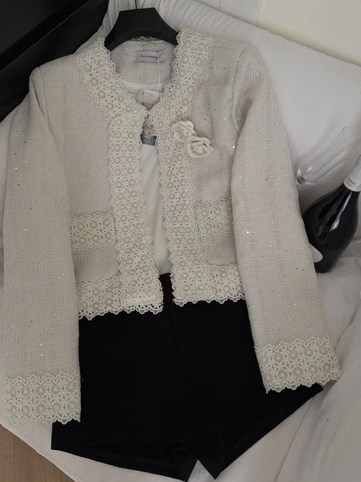 Ele الدانتيل الربط الترتر الأبيض صغير Fraance تويد ort معطف المرأة عادية الأزهار زر علوي حتى الدفء النبات الأزهار