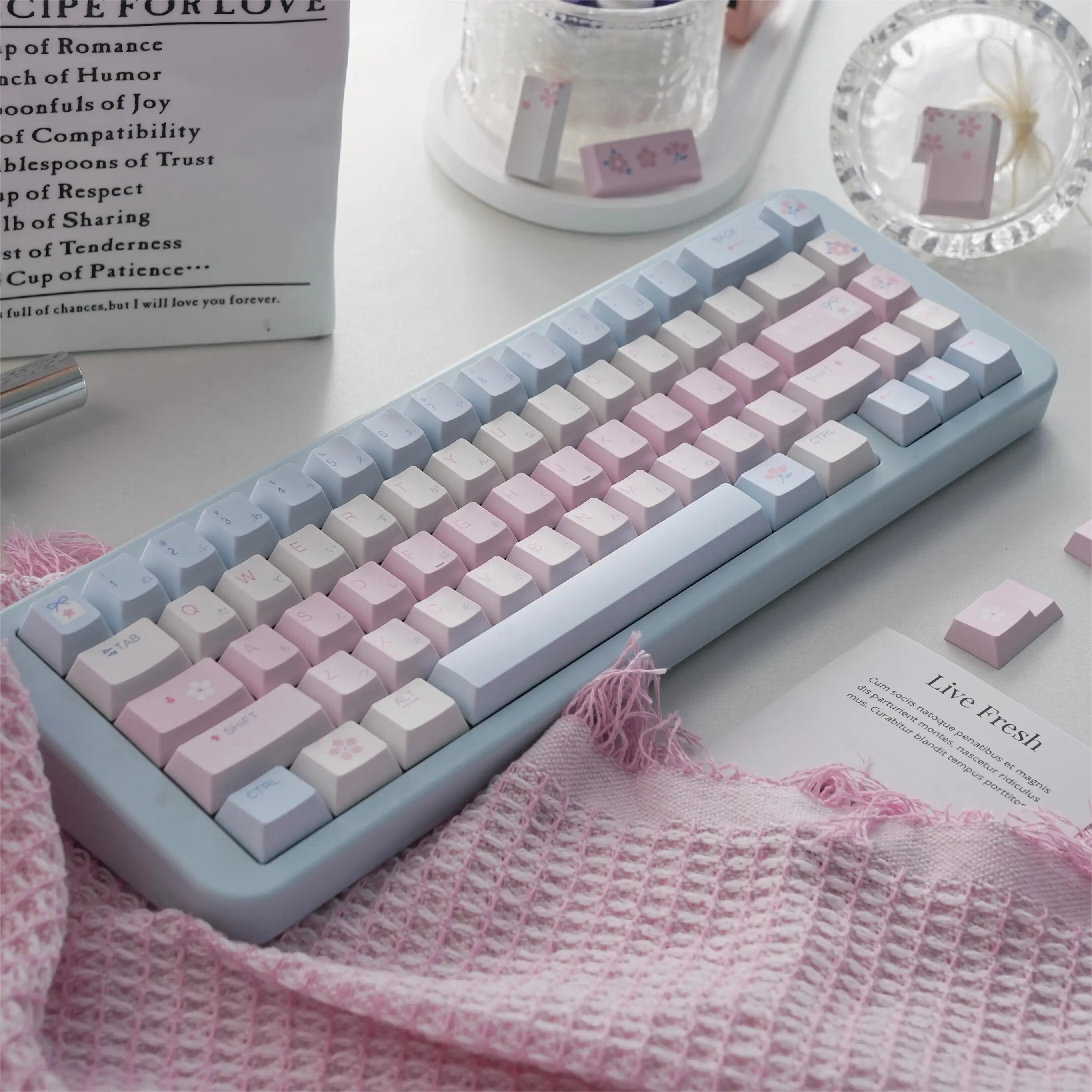 Imagem -04 - Teclado Mecânico Japonês Keycaps Rosa Azul Contraste Branco Pbt Cereja Fresco Simples Personalizado Bonito Japonês