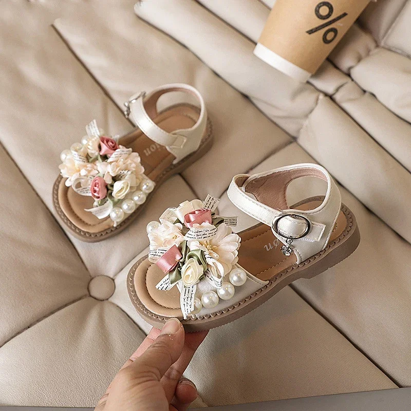 

Детские сандалии, коллекция 2024, летние модные сандалии принцессы с цветочным узором для девочек, нескользящая пляжная обувь с мягкой подошвой для маленьких детей с открытым носком