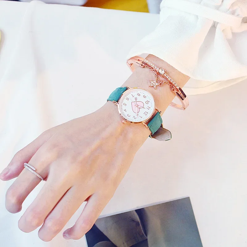 Cute Heart Pattern Dial Girls Quartz Wrist Watch Simple Leather Band Fashion Watch For Student Daily Gift