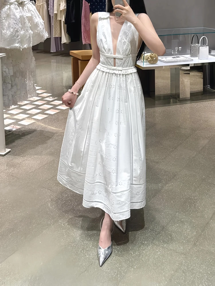 French Champs-style white V-neck lace cutout embroidery long sleeveless dress 2025 Summer new style