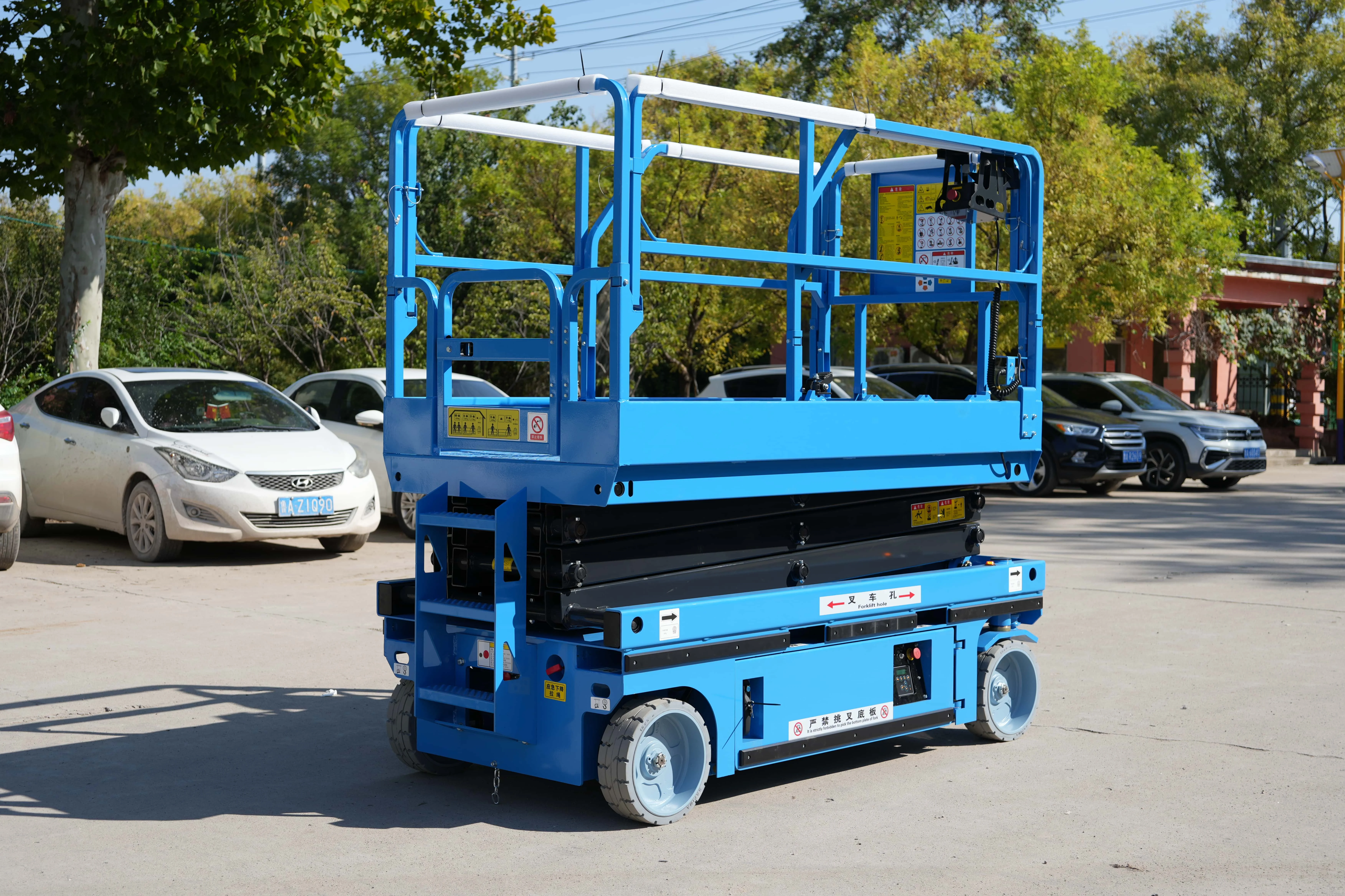 4-14m Electric Hydraulic Scissor Lift 500kg Wheeled Aerial Work Platform Semi-automatic Hydraulic Lifting Platform