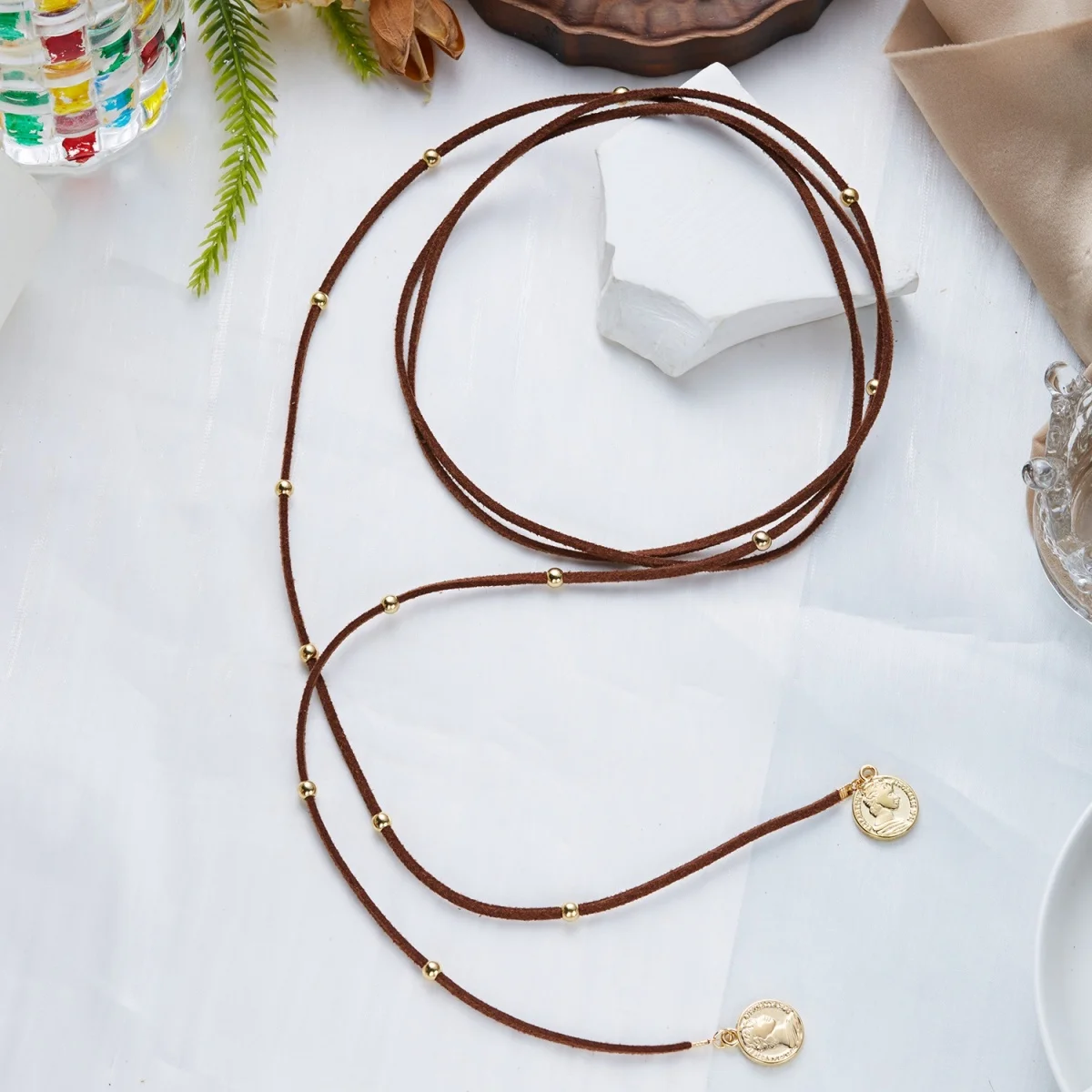 Trendige mehrschichtige Samt-Kordel-Schleifenkette für Damen und Herren, Retro-Western-Ästhetik, runde Perlen, Schleifenknoten-Choker-Schmuck. – Detail 26
