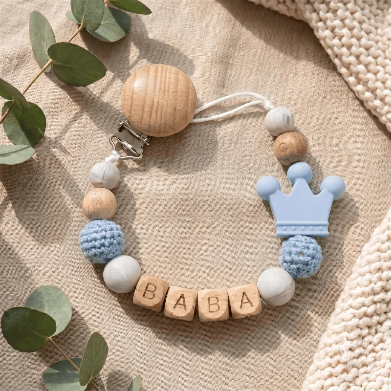 2026 Gepersonaliseerde Baby Fopspeen Clip Aangepaste Naam Houten Dummy Ketting Siliconen Bijtringhouder BPA Gratis Kraamcadeau