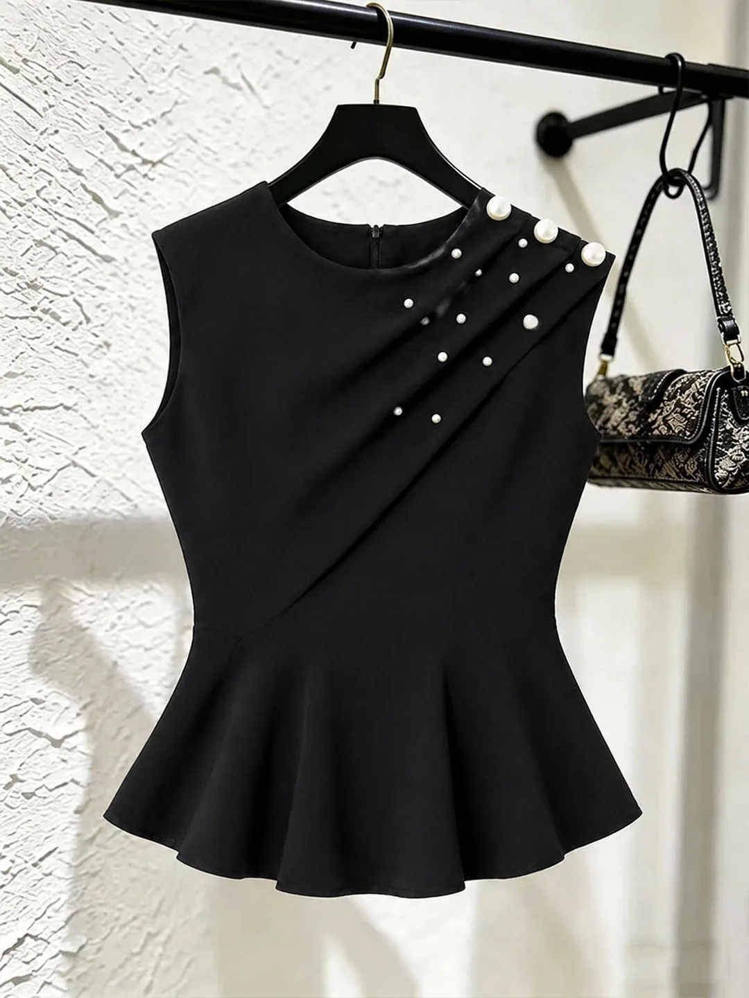 

Commute Style Black Heavy Embellished Slim Fit Vest Sleeveless Luxury Ageless Summer 2026 Korean Version Silk Top