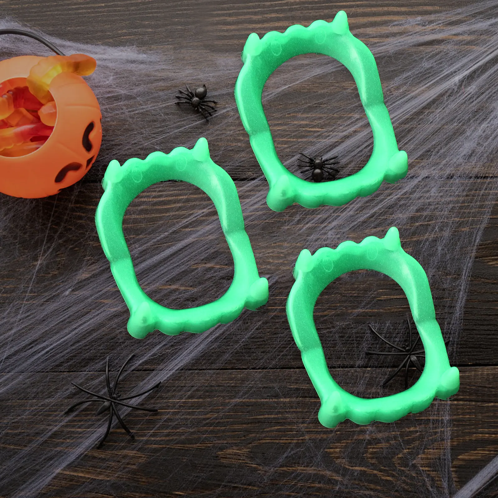 

10Pcs Glow-in-The-Dark Halloween Fake Teeth Props Luminous Horror Teeth for Cosplay Vampire Devil Wolf Party Scare Role Play