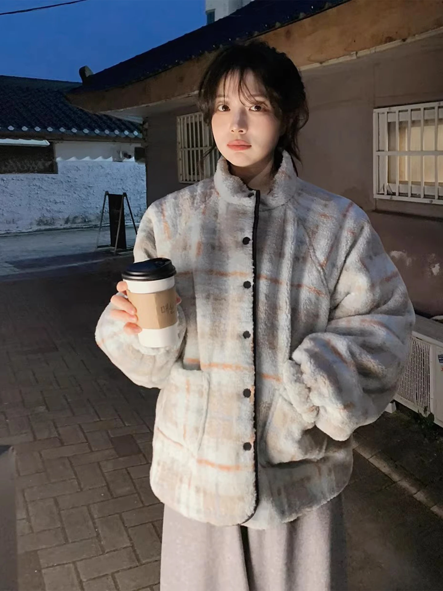 

Двусторонняя одежда в стиле ретро, теплая куртка из меха ягненка, женская зимняя новинка, универсальное хлопковое пальто с двойным узором