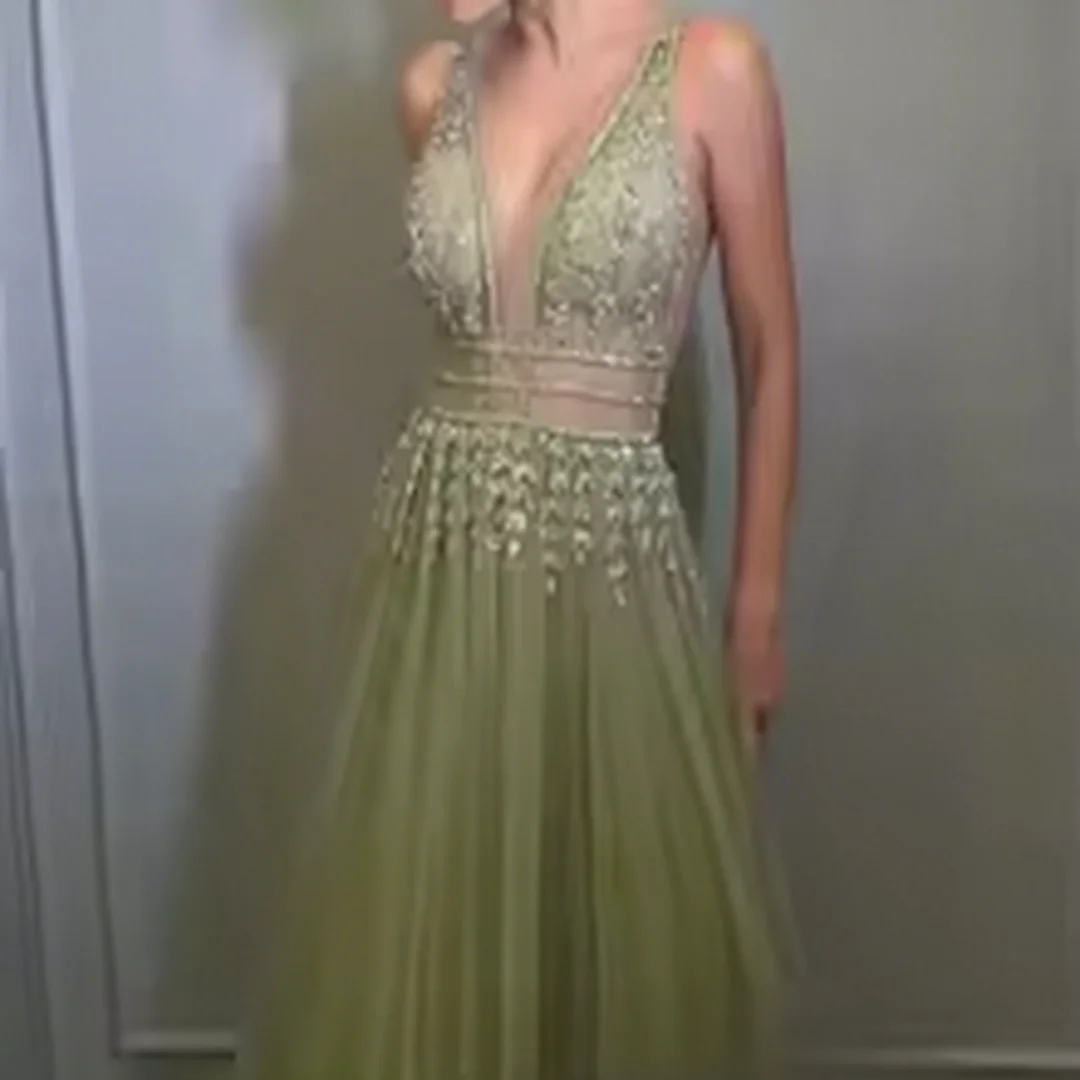 

Customized V-Neck Evening Dress Pleated Ball Dress Elegant Floor-Length Dress Formal Prom Party Gowns