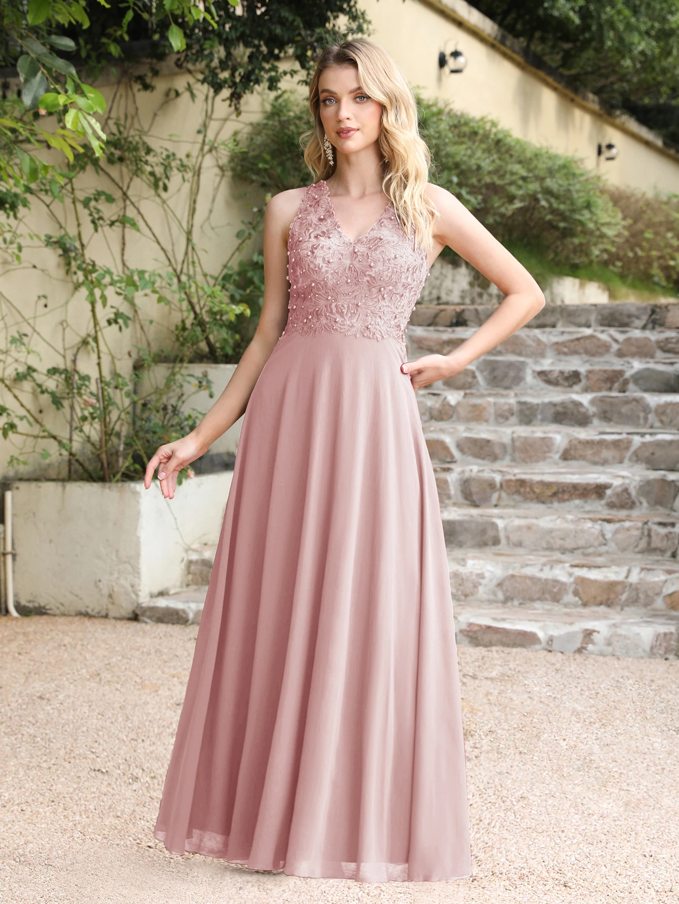 Vestidos de dama de honor rosas elegantes, Apliques de encaje con cuentas, cuello Halter, espalda transparente, Vestido de noche largo de corte en A, Vestido de fiesta de boda