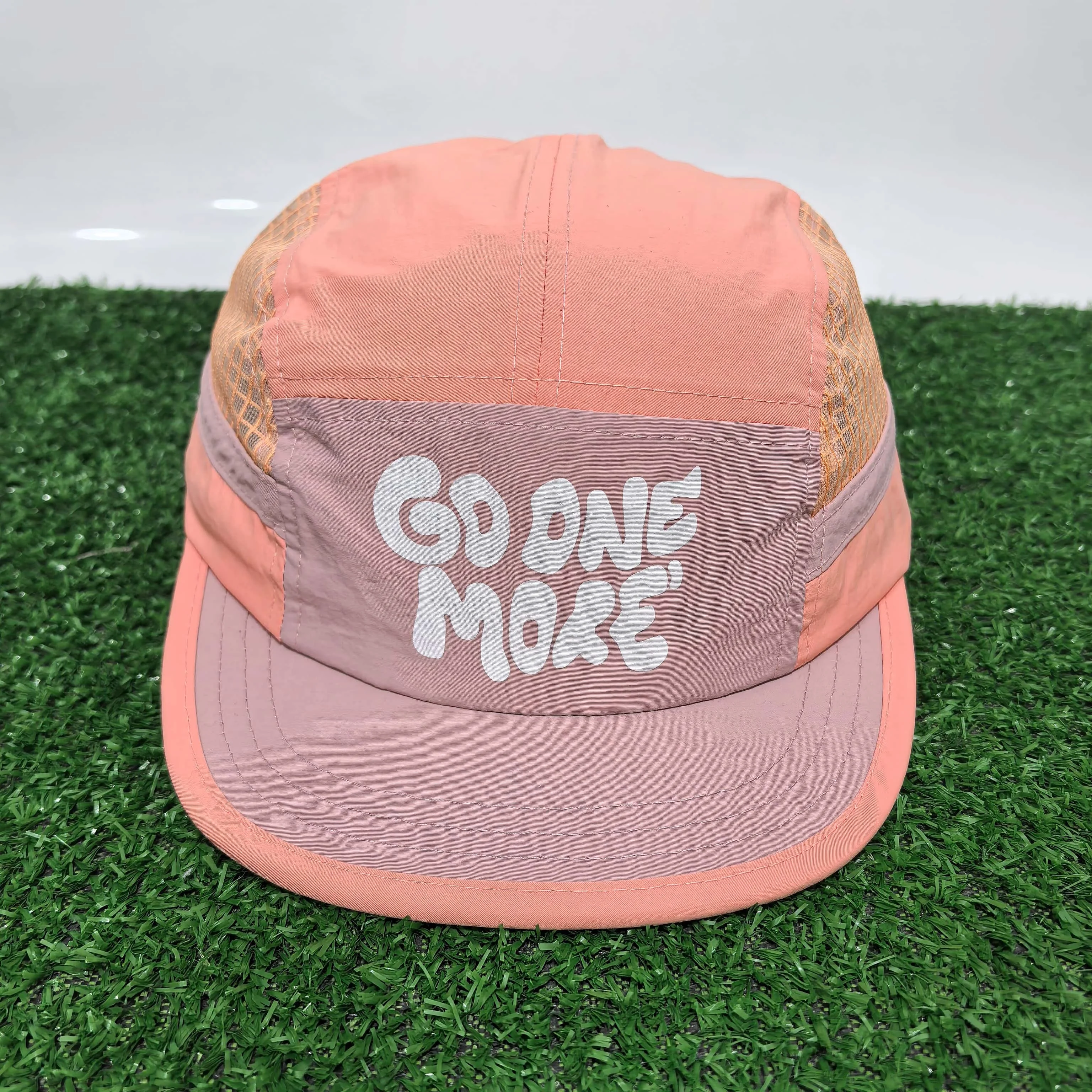 Bestseller GO ONE MORE Buchstaben-Print 5-Panel-Kappe Schnell Trocknende Mesh-Splicing Baseballkappe Outdoor-Sport Laufmützen für Männer und Frauen – Detail 4