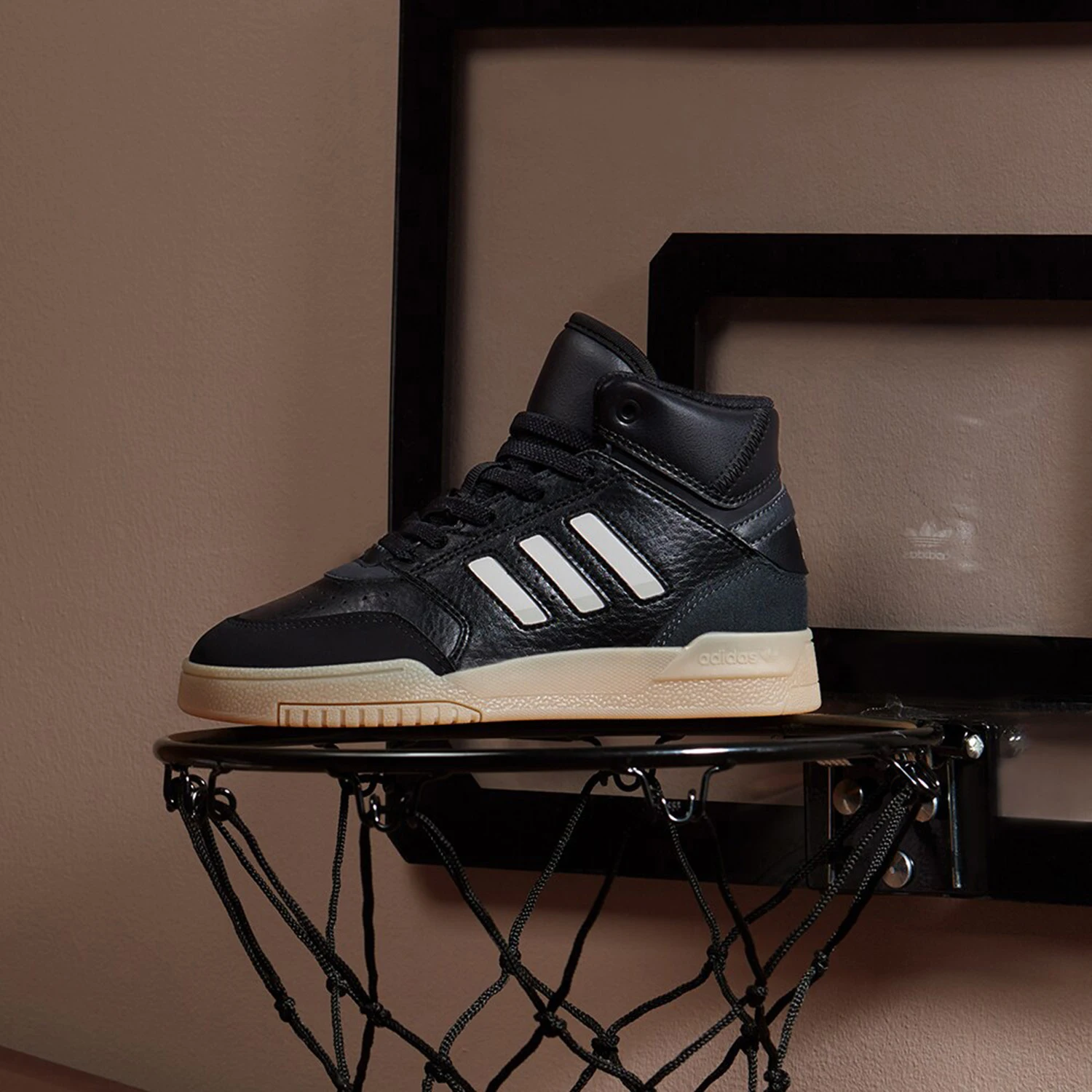 

Adidas Authentic Originals Youth Fashion Mid-top Sneakers IG1479