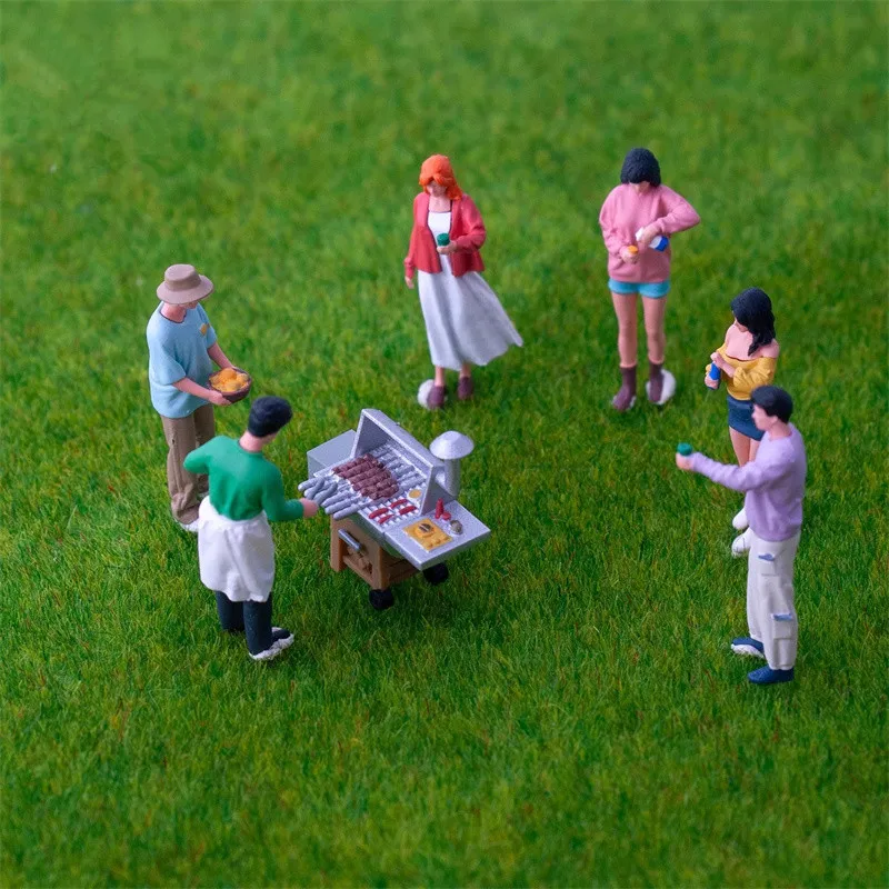 1/64 Scale Painted Miniature Outdoor Barbecue Fashion Beauty  Cool Guy Doll Model DIY Figure Scene Accessory Display Collection