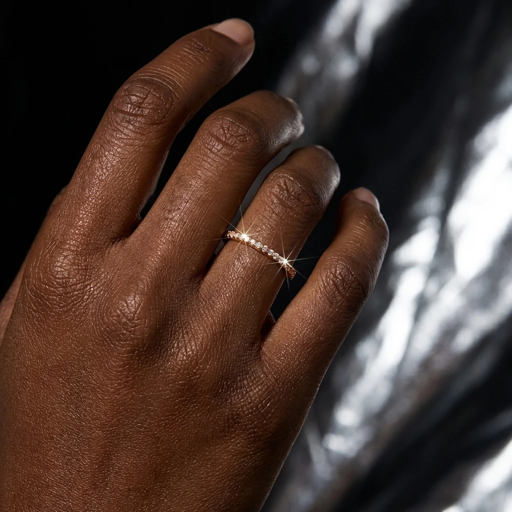 Feine Mikro-Pavé-Zirkonringe für Damen, minimalistische goldfarbene CZ-Ringe, ästhetische Schmuckgeschenke für den Alltag, Verlobung und Partys. – Detail 1