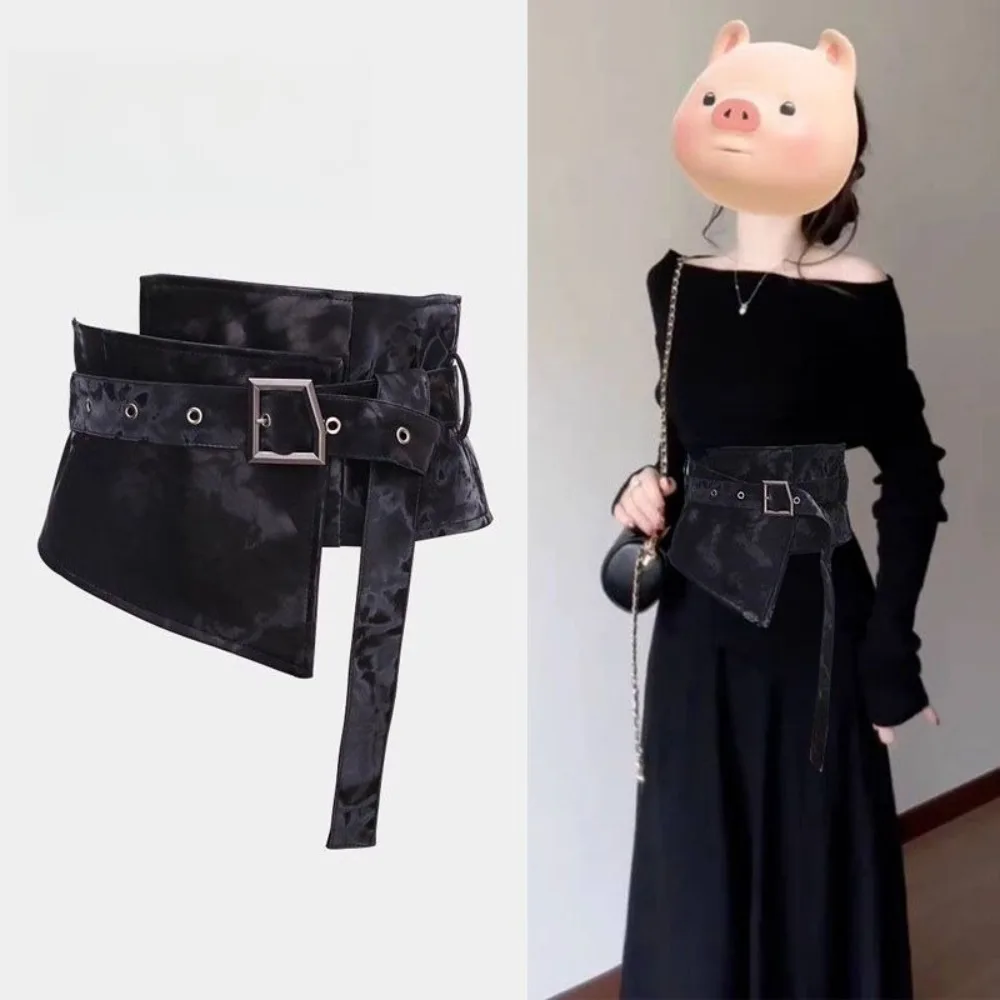 หนัง Faux สีดํา Ruched เข็มขัดรัดตัวผู้หญิงชุดเสื้ออุปกรณ์เสริมไม่สมมาตรเอว Cincher สําหรับเสื้อชุด