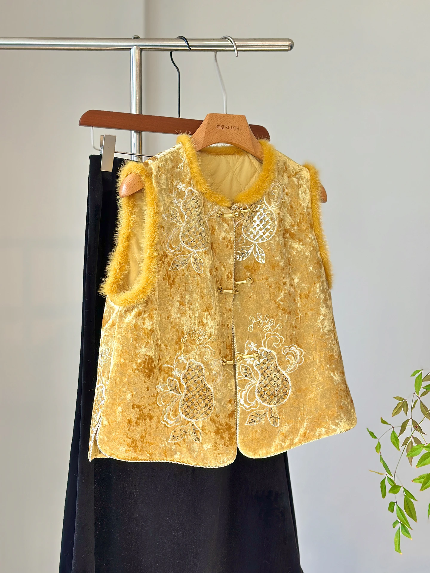 High-Grade Younger Yellow New Chinese Velvet Vest Quilted Outer Wear Young Style Short