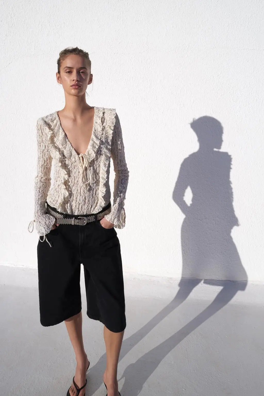 YY0325 25 Spring New Product Women's Wear Bow Decoration Slimming V-neck Lace Splicing Long sleeved Shirt Top 4813319