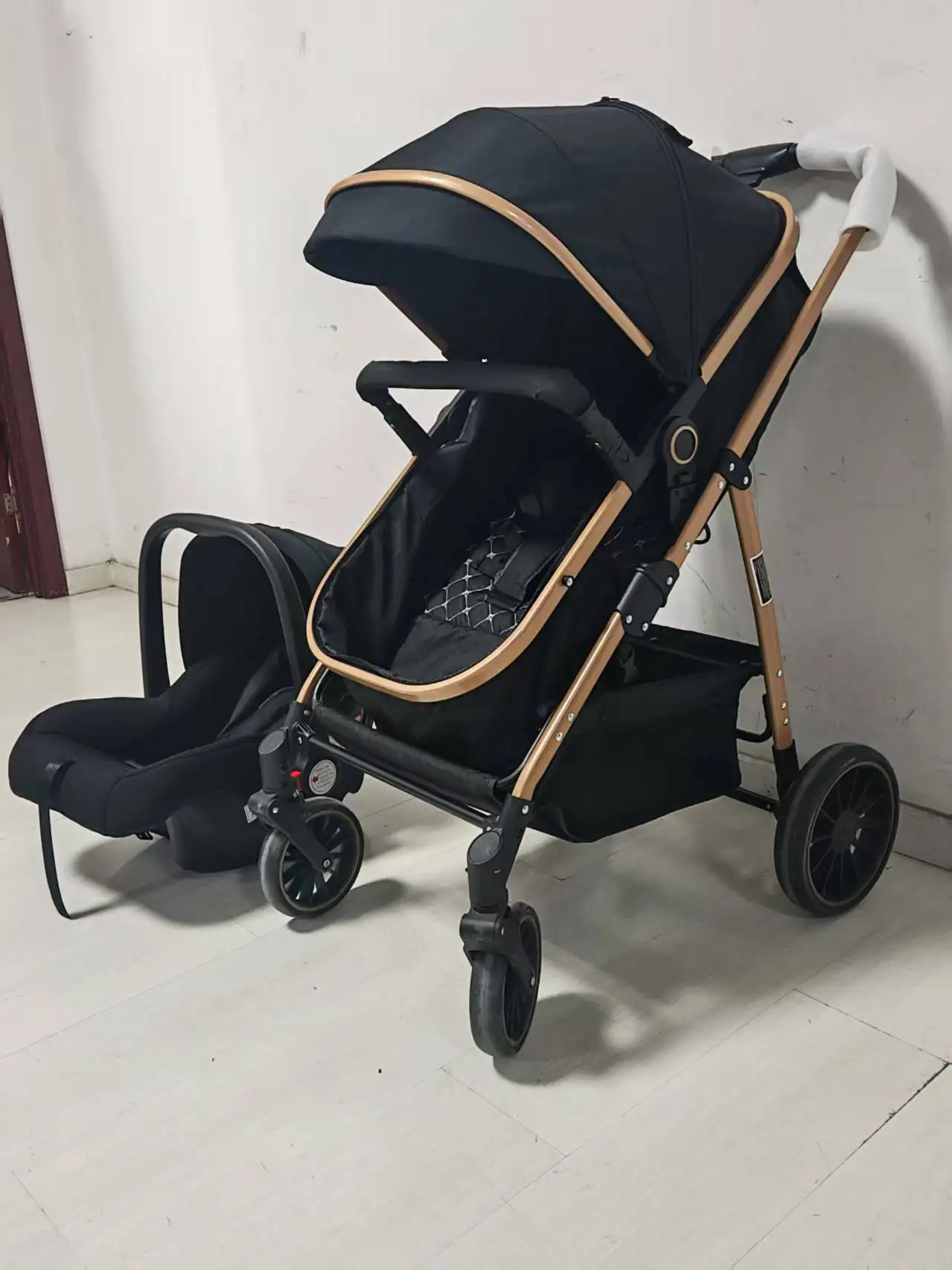 

High View Stroller with Detachable Carrycot Bike-Style Push Handle Reclinable Seat Lightweight Foldable Baby Stroller