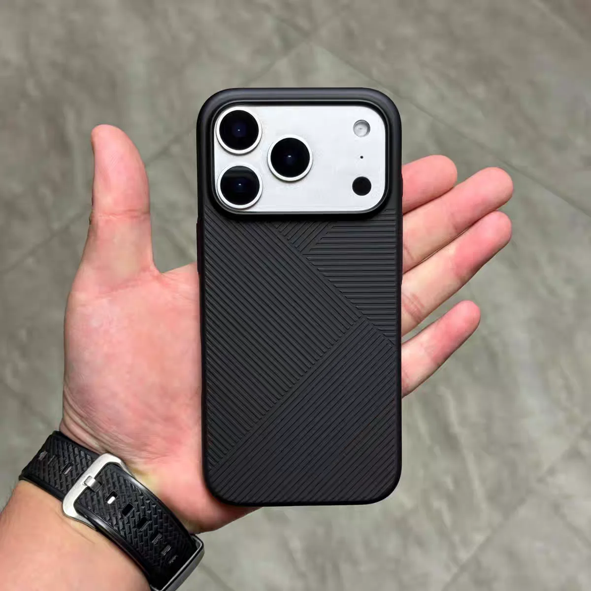 Luxuriöse matte, ultradünne Hülle mit geometrischer Textur für iPhone 17, 16, 15, 14 Pro Max, 17 Air – stoßfeste, durchscheinende Panzerhülle für Herren – Detail 9