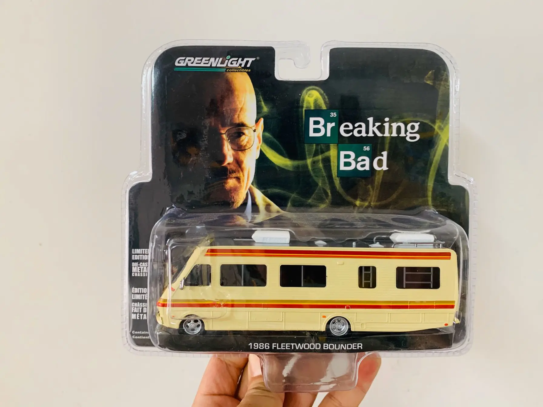 

Breaking Bad 1986 Fleetwood Bounder 1/64 Scale DieCast Limited Model Bus/Van New in Box