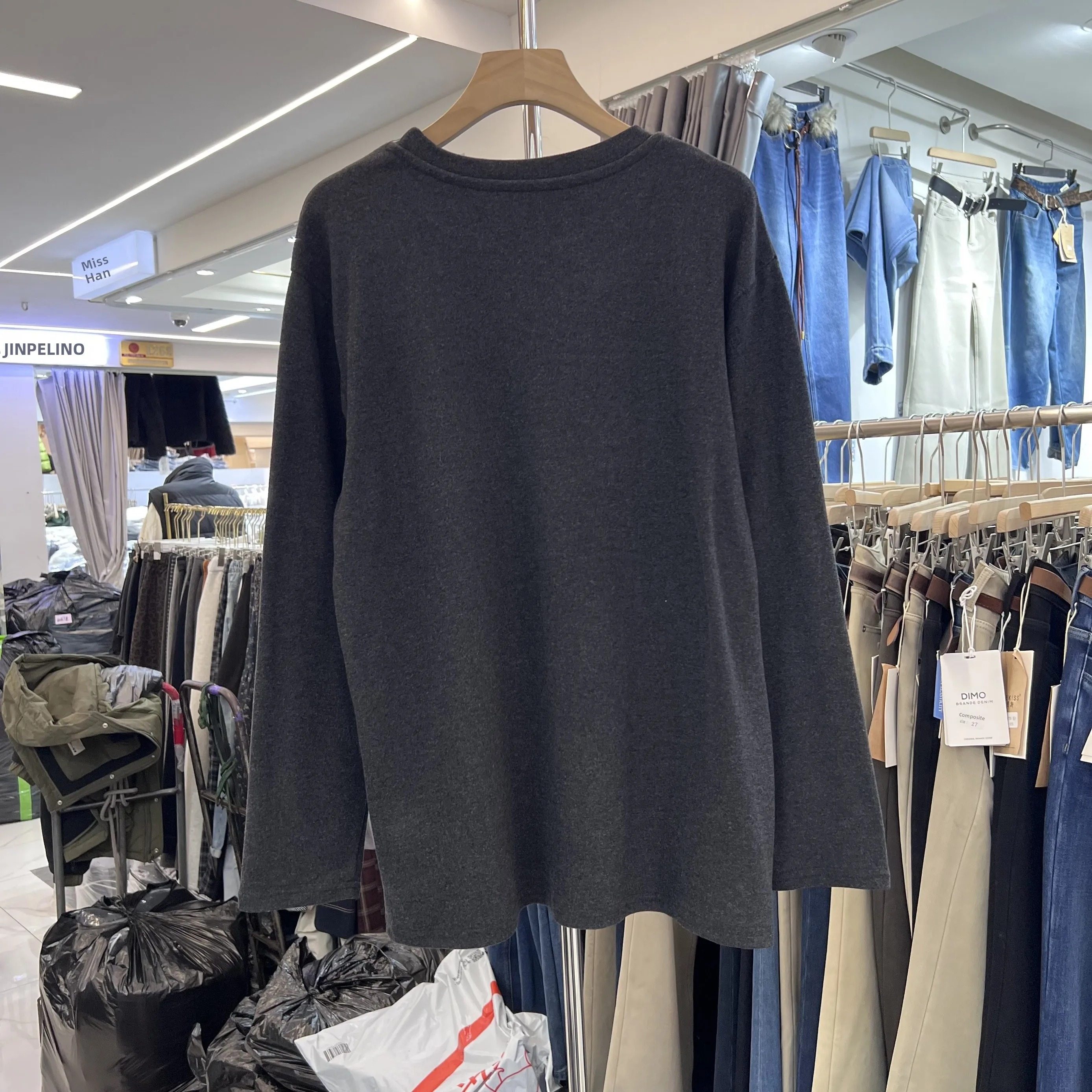 เสื้อยืดผู้หญิงทรงหลวมพิมพ์ลายสุนัขสำหรับวันฮาโลวีน ผ้าคอตตอนผสมโพลีเอสเตอร์ ความยาวปานกลาง สไตล์เกาหลี