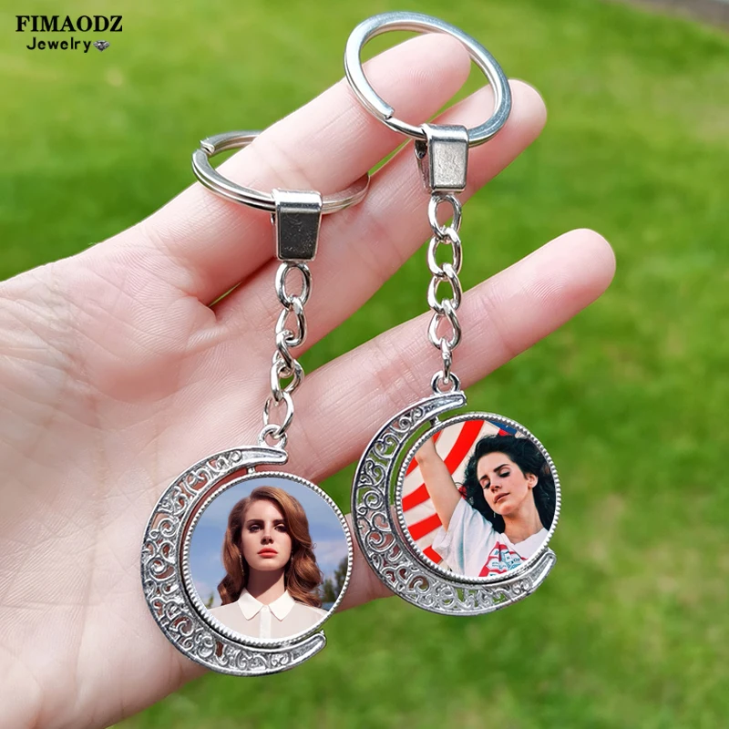 Famous Star Lana Del Rey Keychain Rotated Double Sided Pendant Metal Key Chains Bag Car Accessories Keyring Birthday Gifts