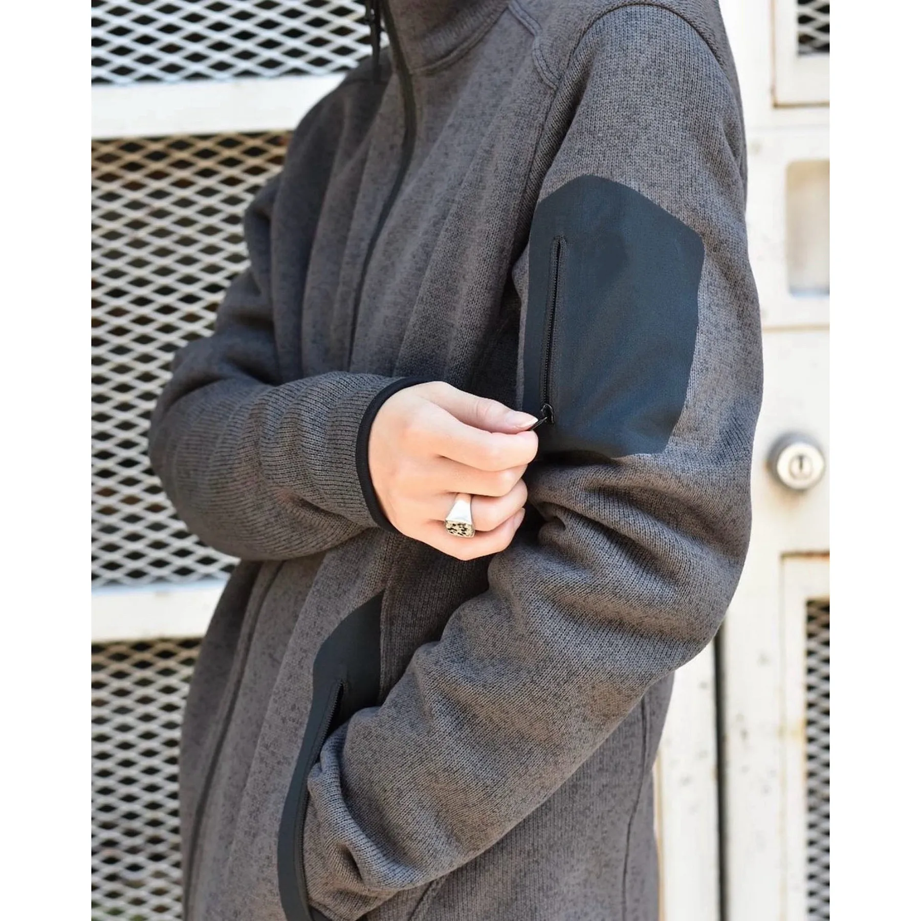 

Ping replaces the classic [Covrt Hoody] outdoor hooded, cardigan with fleece and thicker, fleece hoodie.
