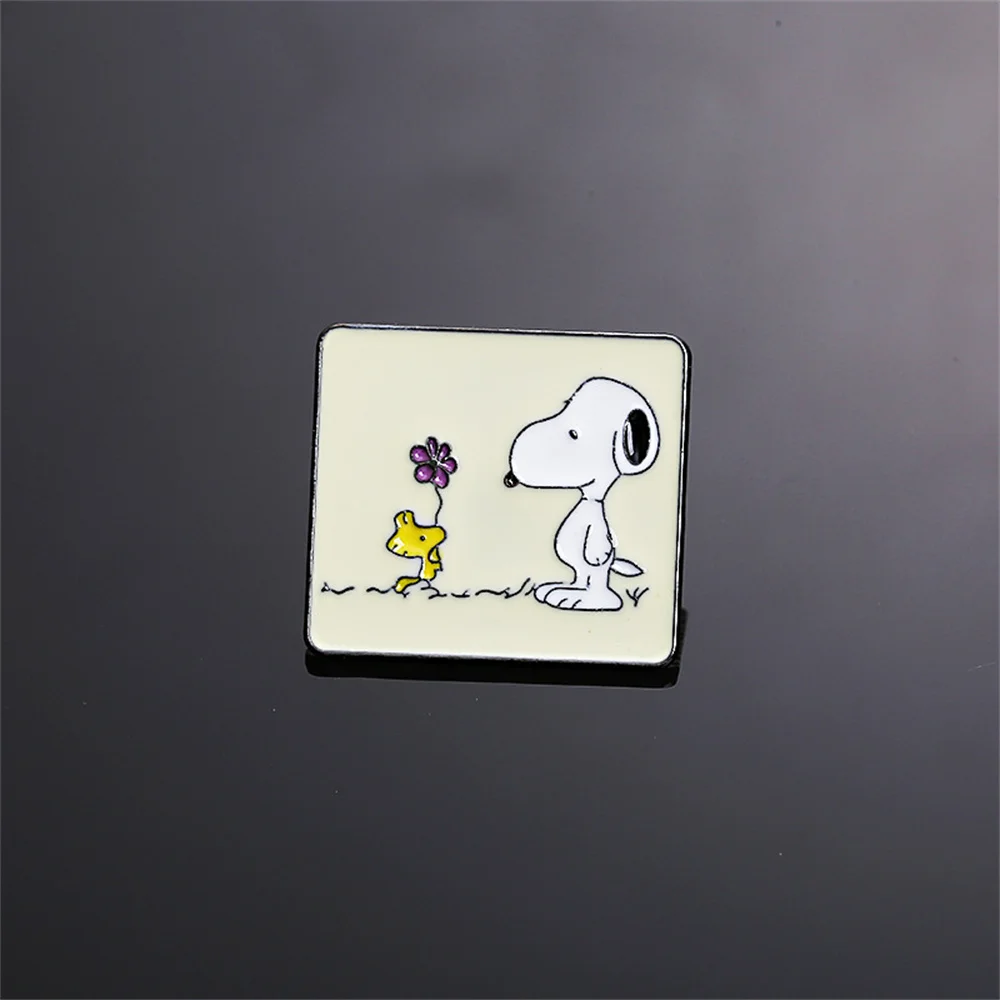 Брошь Snoopy, Мультяшные японские значки, милые значки с лацканами для рюкзаков, портфелей, аниме Металлическая Булавка для одежды, аксессуары, ювелирные изделия