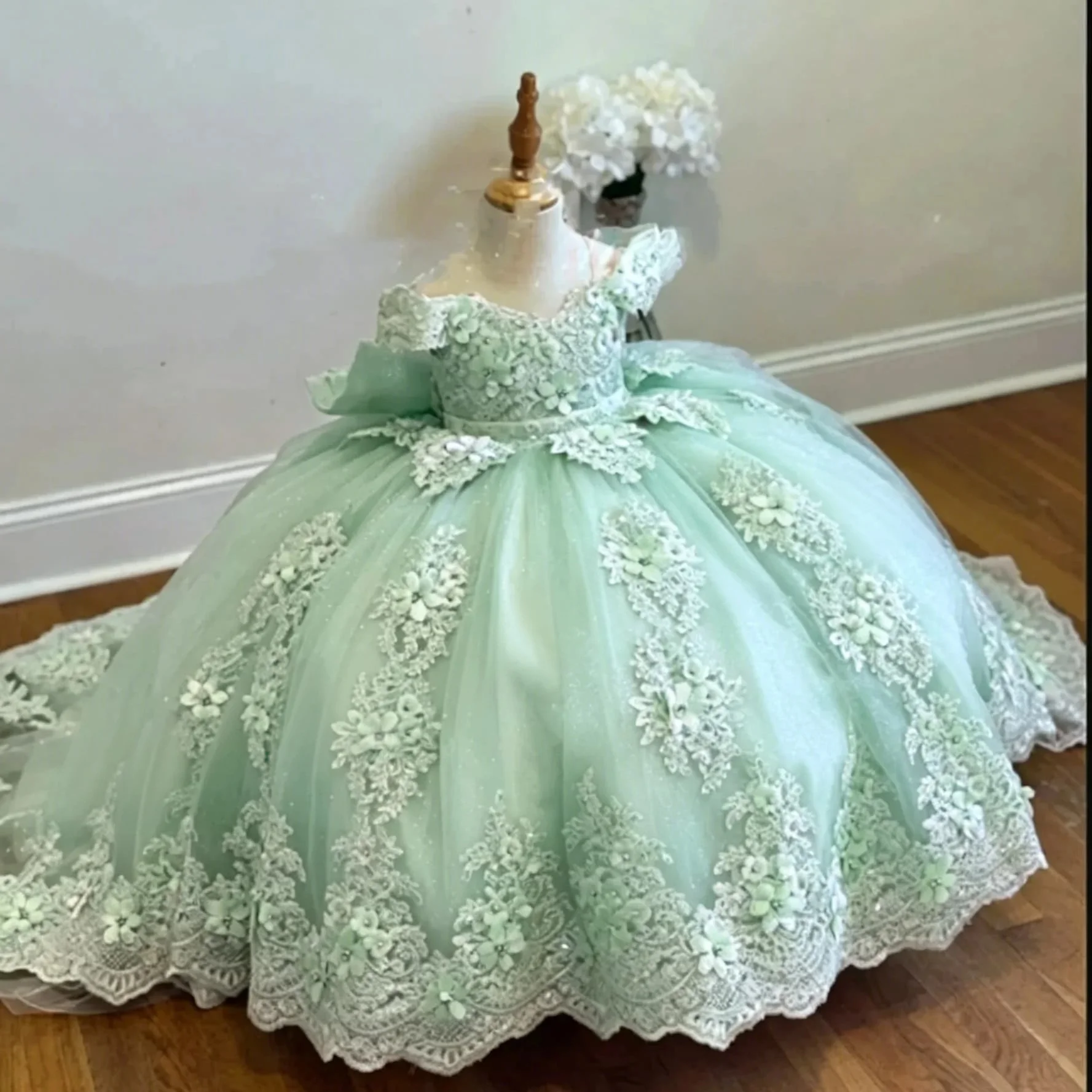 Custom Light Luxury Women's Wedding Guest Dress Floral Lace Train Gown for Girls Birthday Party Pageant Runway