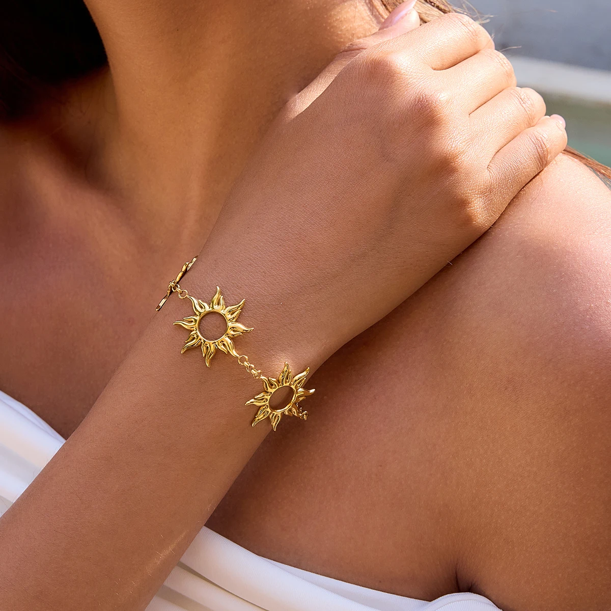 

AIKOER Minimalist 18K Gold Color Plated Stainless Steel Hollow Sun Bracelet for Women Party Gift