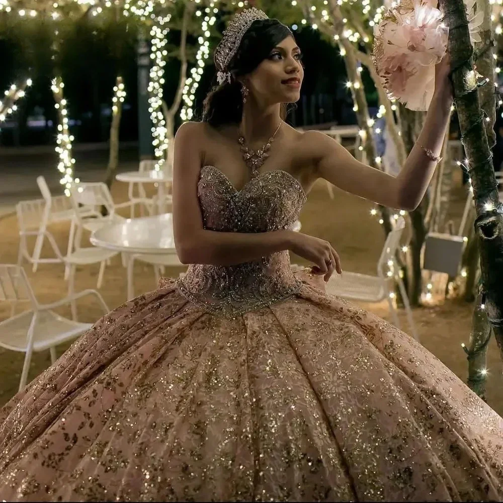 Vestidos de quinceañera Charro de oro rosa, vestido de baile con escote en forma de corazón, lazo con cuentas brillantes, vestidos mexicanos dulces 16, 15 años