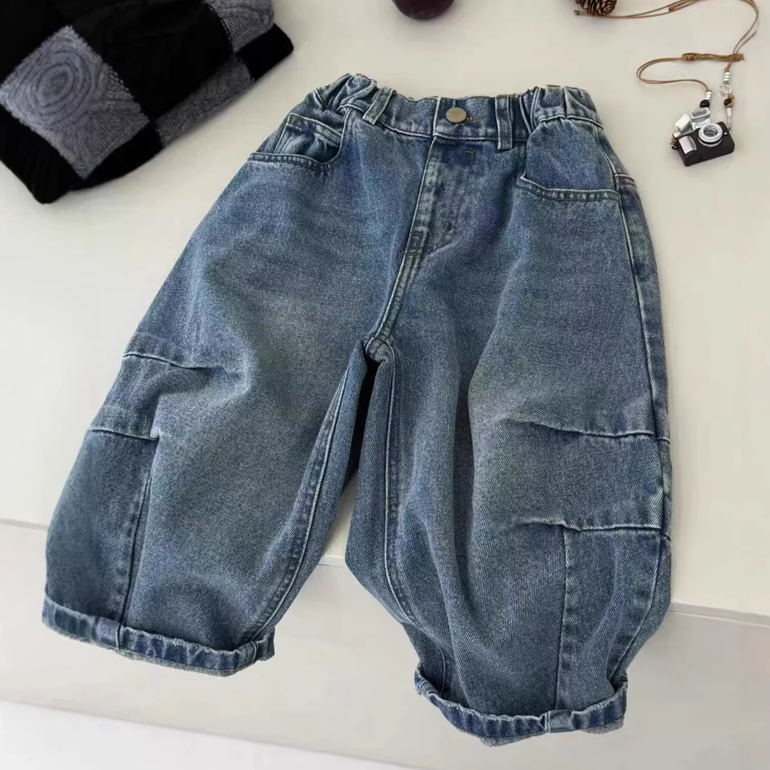 

Модные джинсы для стильных парней в уличном стиле с плиссировкой ‌ Свободные брюки для весенней моды, детские длинные джинсовые штаны JY01121