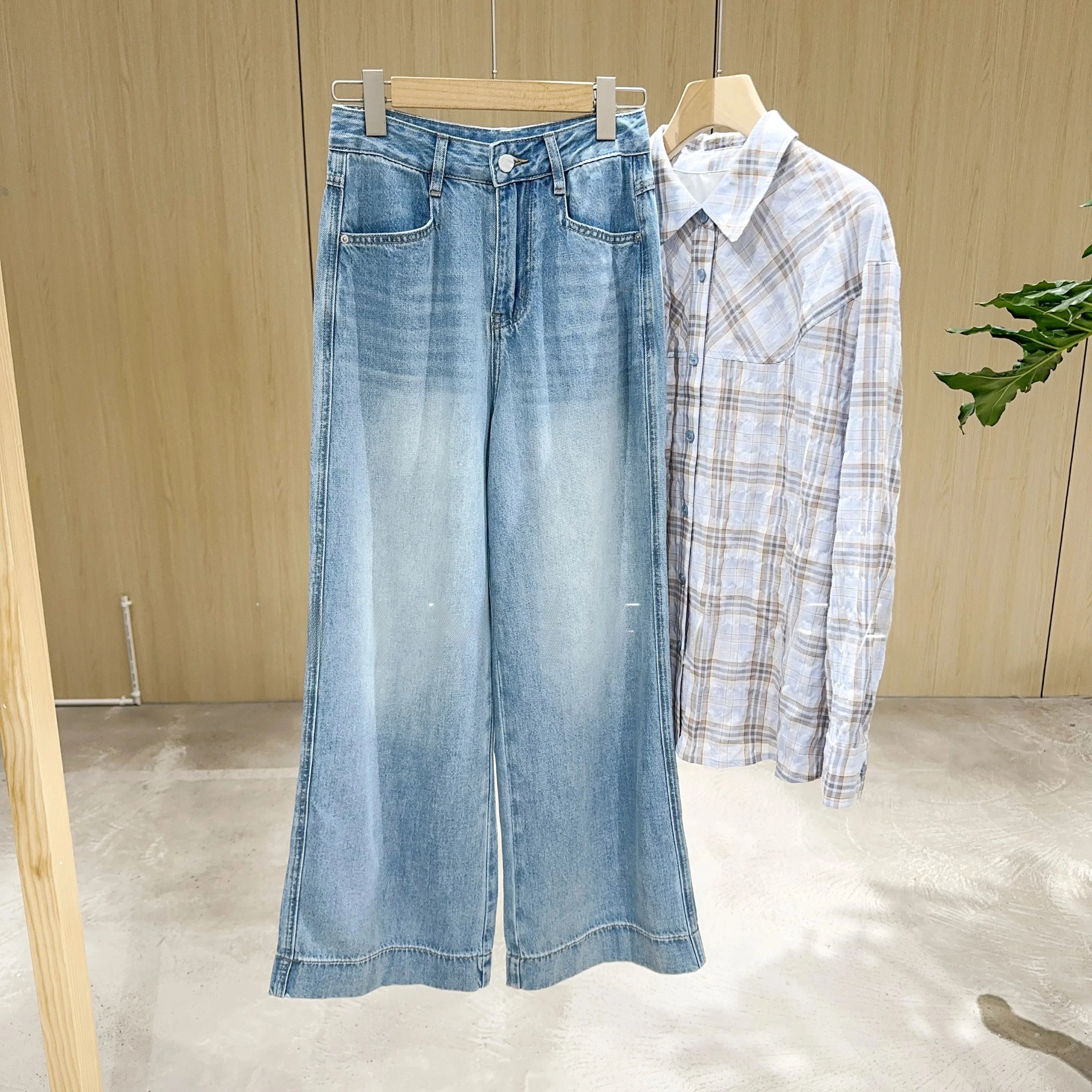 

Mimifafa Cotton Lyocell Summer Lightweight Soft Light Blue Straight Leg Wide Leg Jeans Casual Style Natural Waist Button Closure