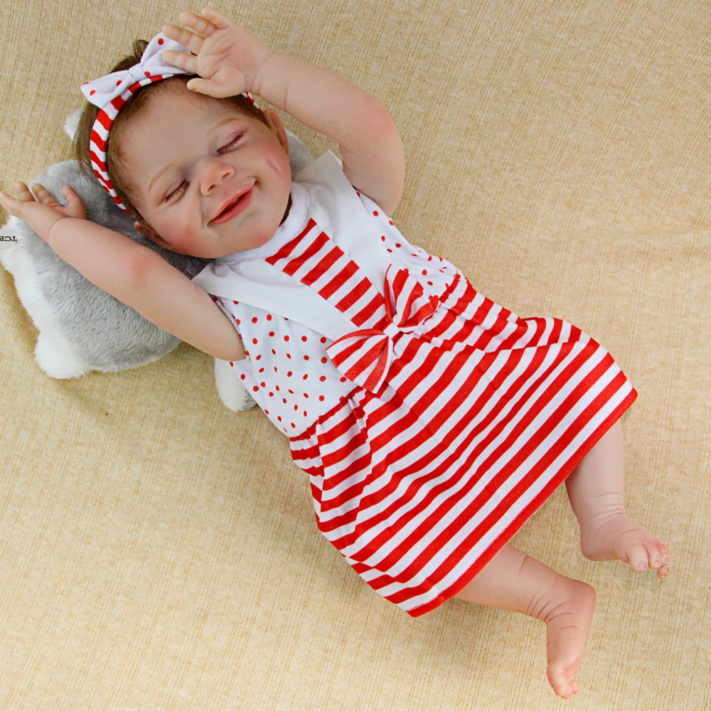 Baby Doll rinato con volto sorridente da 18 pollici, materiale in vinile, abito a strisce rosse, squisite caratteristiche facciali realistiche, compagno per bambini