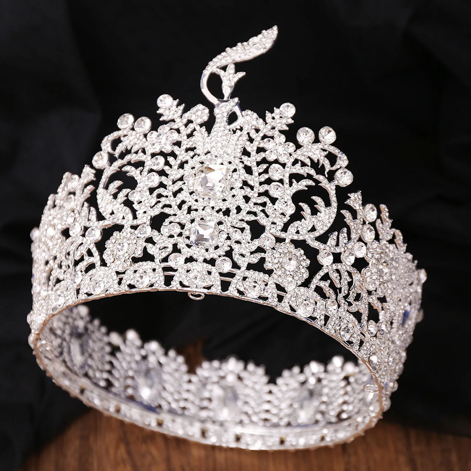 

Bridal Crown Queen Headband Wedding Temperament Simple Style Sparkling Crown for Masquerade Ball Banquet Cosplay