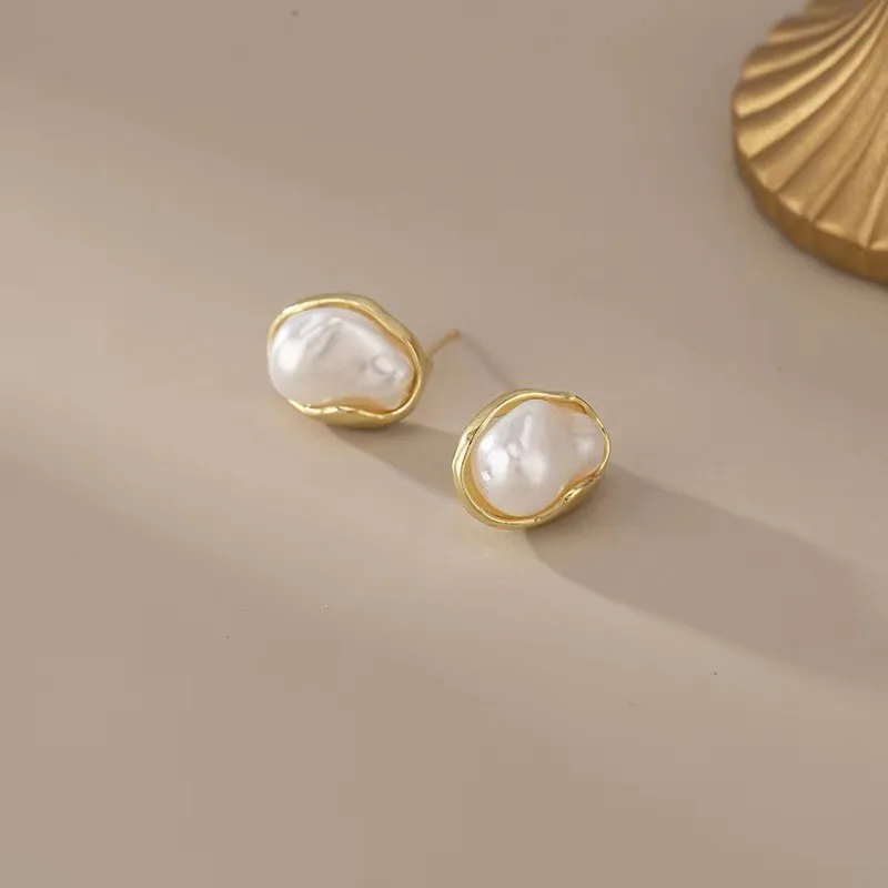 2026 New Fashion Metal Lrregular Pearl Stud Earrings For Women Vintage Elegant Lmitation Pearl Earrings Wedding Party Jewelry