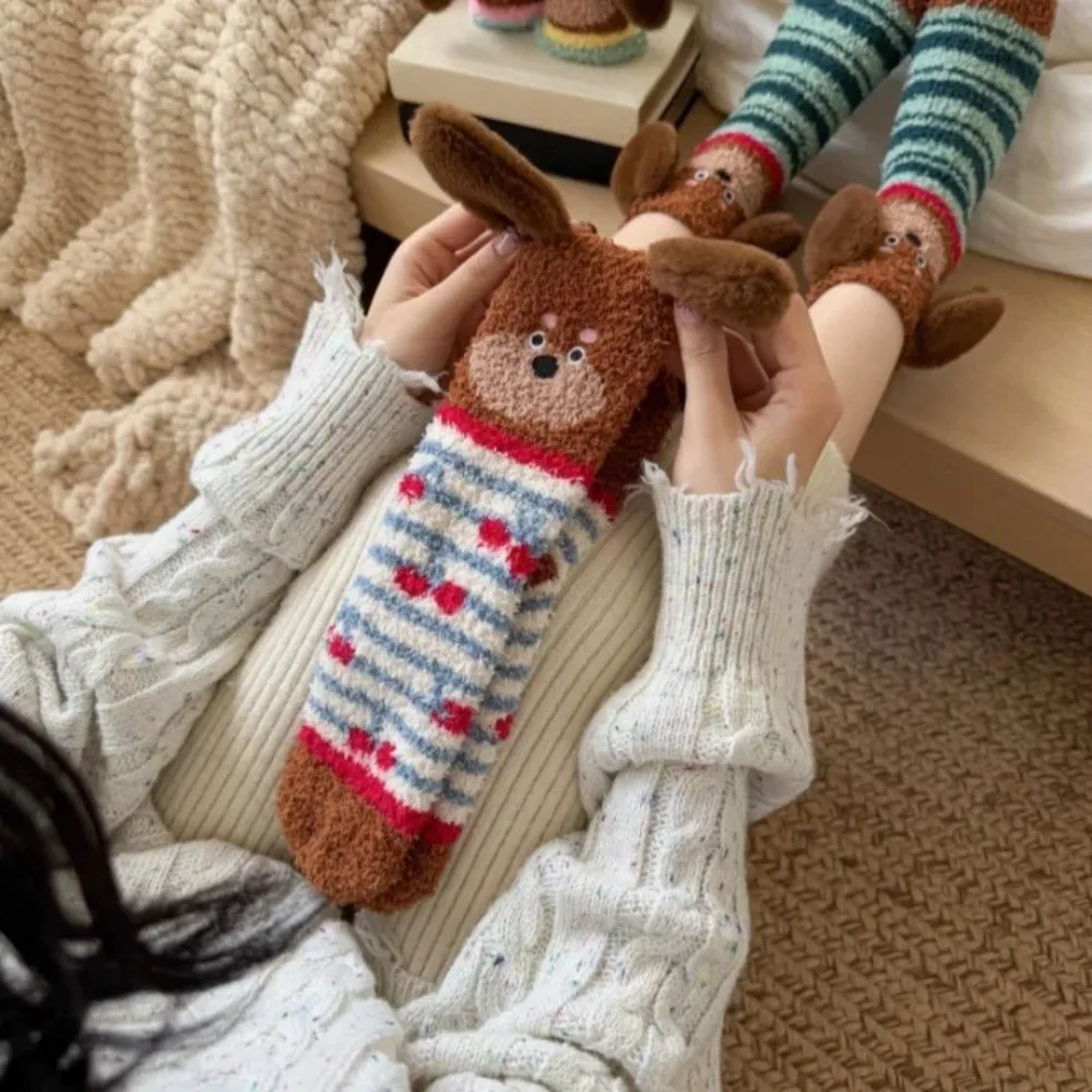 Süße Streifen Welpenohren Korallen Fleece Socken Plüsch Polka Dot Hund verdicken Samtsocken weiche warme Bodensocken Mädchen
