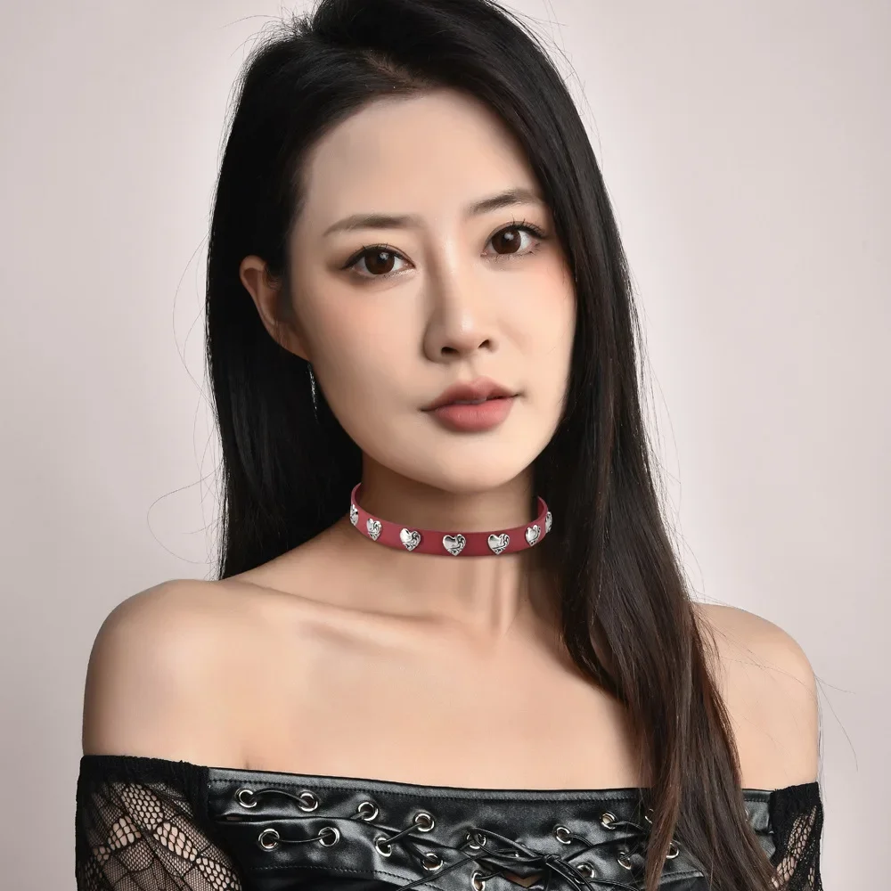 2025 Punk stile gotico stampa cuore rivetti a forma di cuore fibbia ad ardiglione catena al collo colletto in pelle girocollo catena clavicola donna