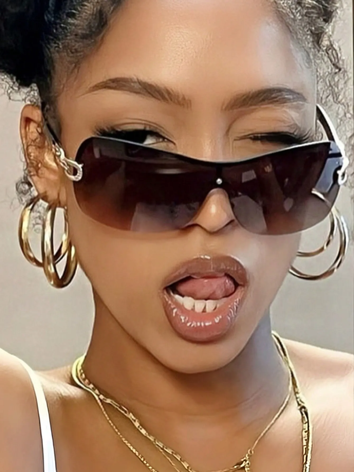 

Elegant 1pc Half-Rim Integrated Large Frame Fashion Glasses With Concave Design And Wraparound Style, Fashionable Eyeglasses With Metallic Hollow Out Decoration, Y2K Daily Decorative Glasses Beach Accessories For Women Glasses Shades For Summer Beach Vaca