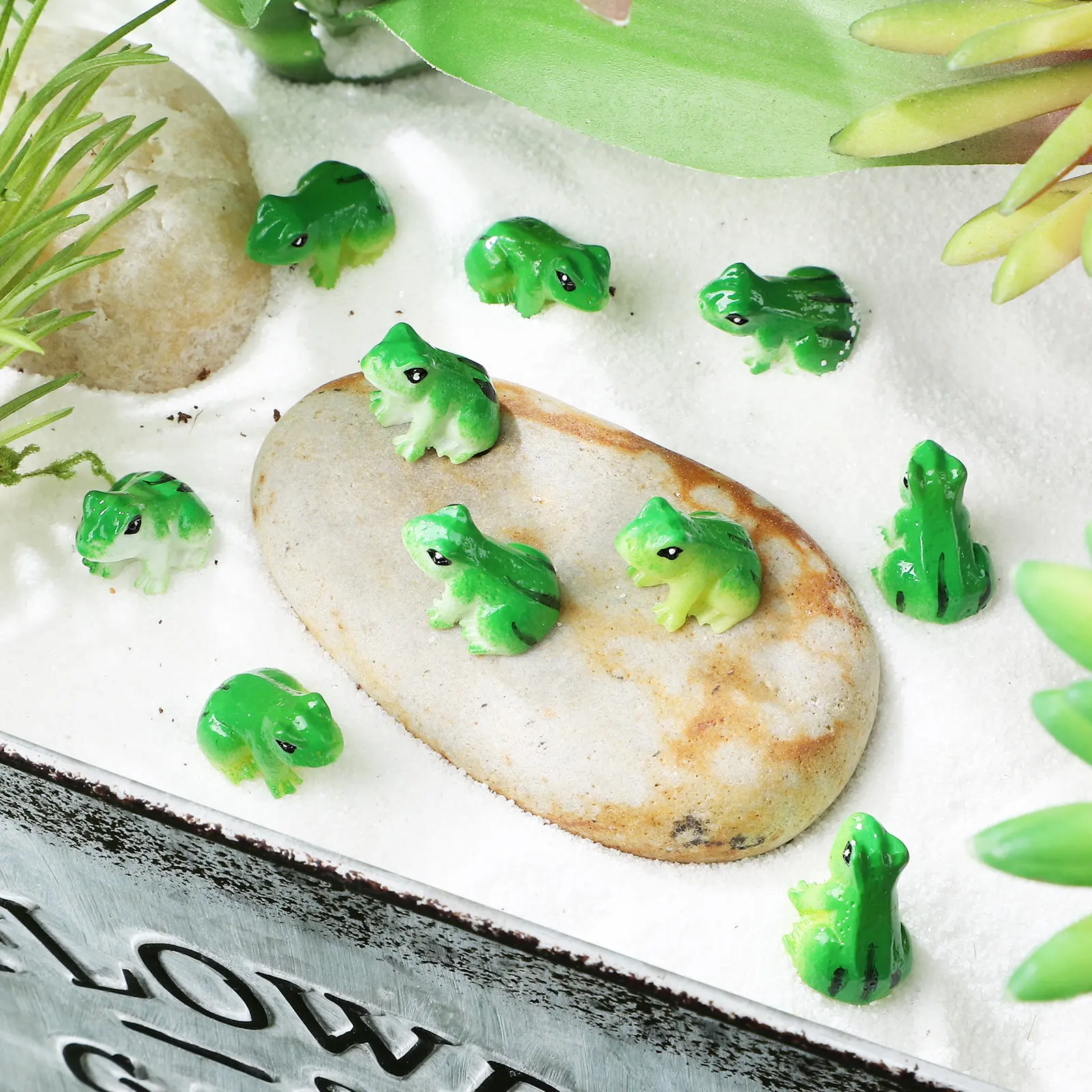 120Pcs Adorable Mini Resin Frogs Bulk Set Mediterranean Frog Statues for Garden Pond Flower Beds Car Dashboard Home Decor Tiny