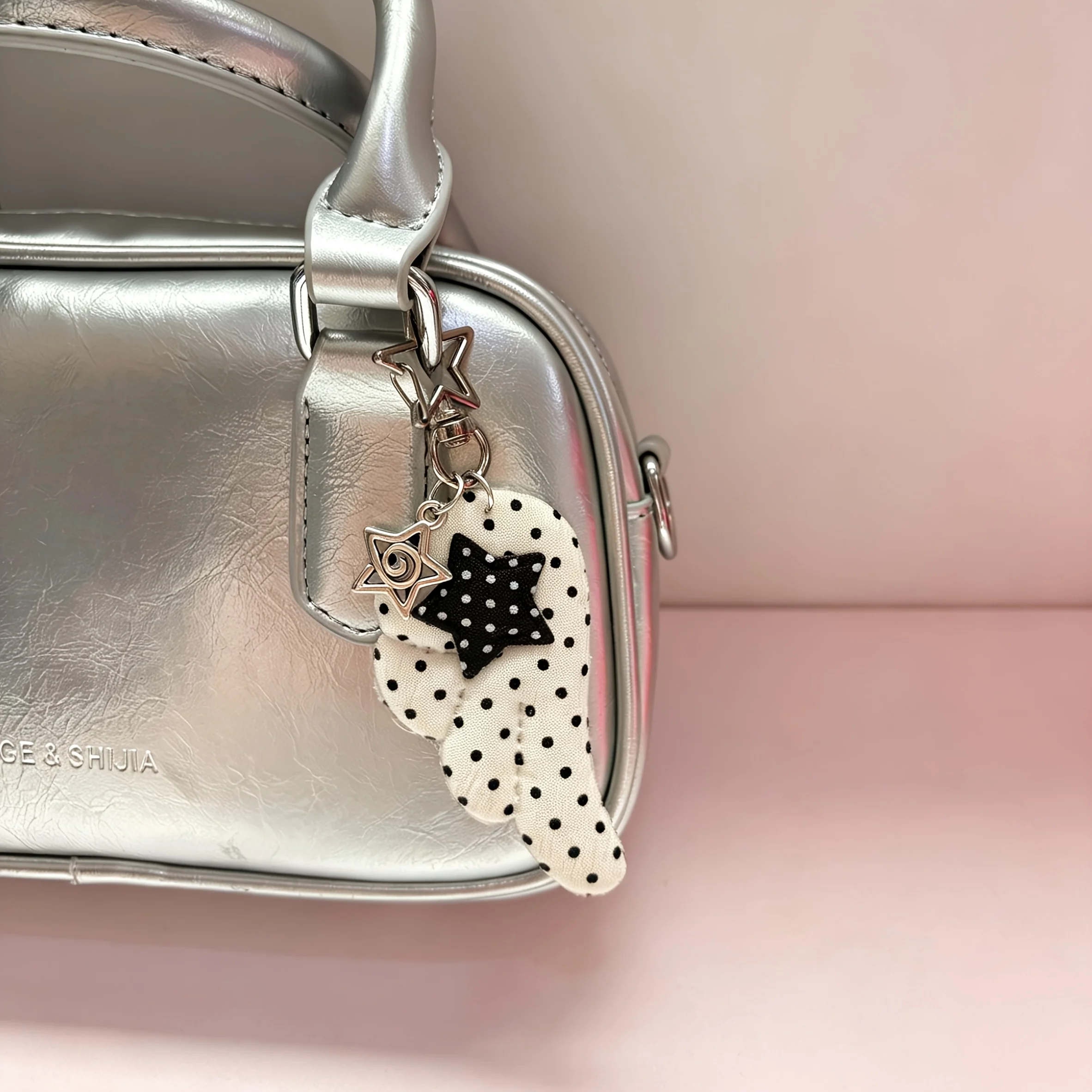 1 Korean-Style Ins-Style Angel Wings Bag Pendant, Five-Pointed Star Polka Dot Wings Keychain, Cute and Versatile Hanging Ornament