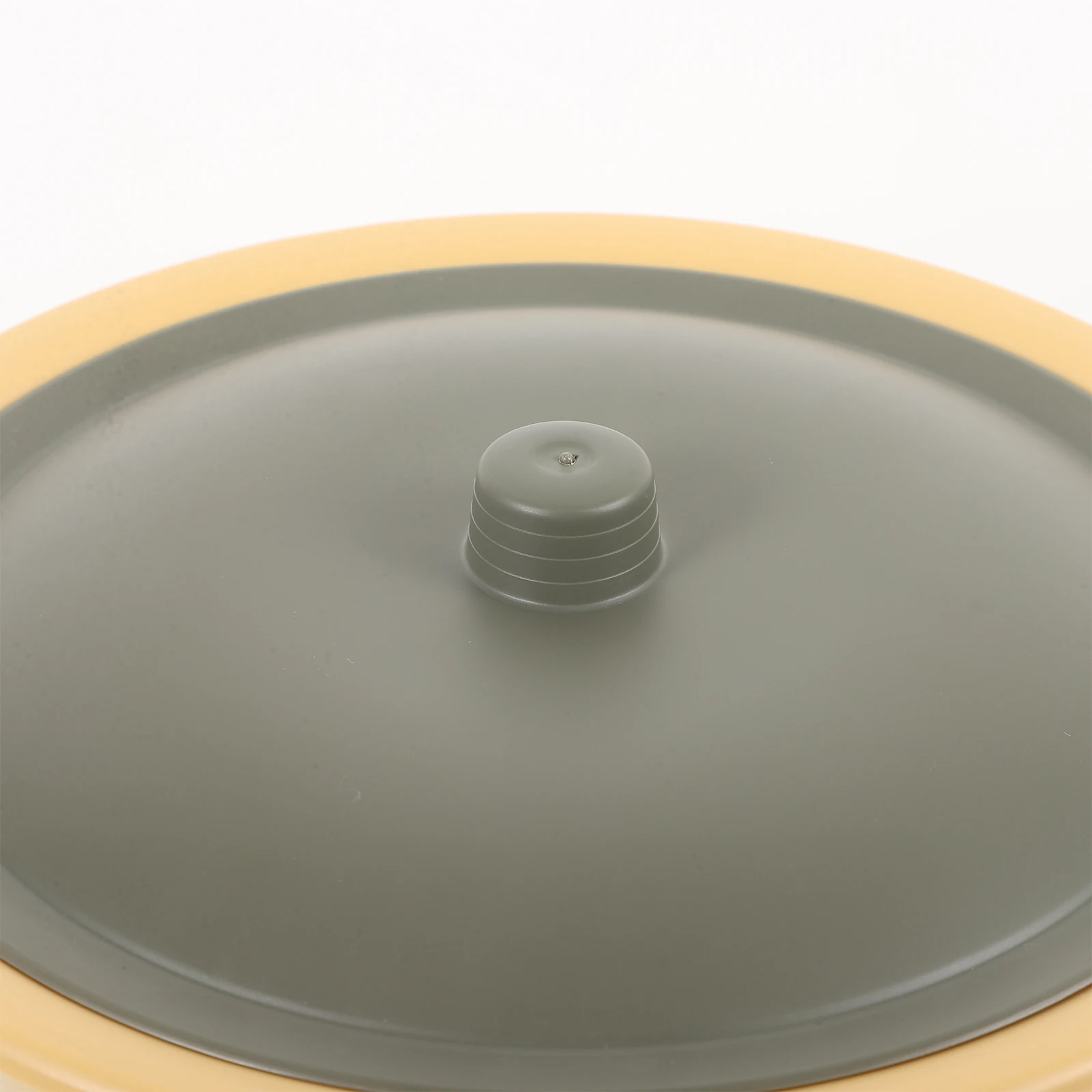 

Chamber Pot With Lid Reusable Plastic Spittoon Portable Urinal For Elderly Adults Home Use Leakproof Odor Isolated