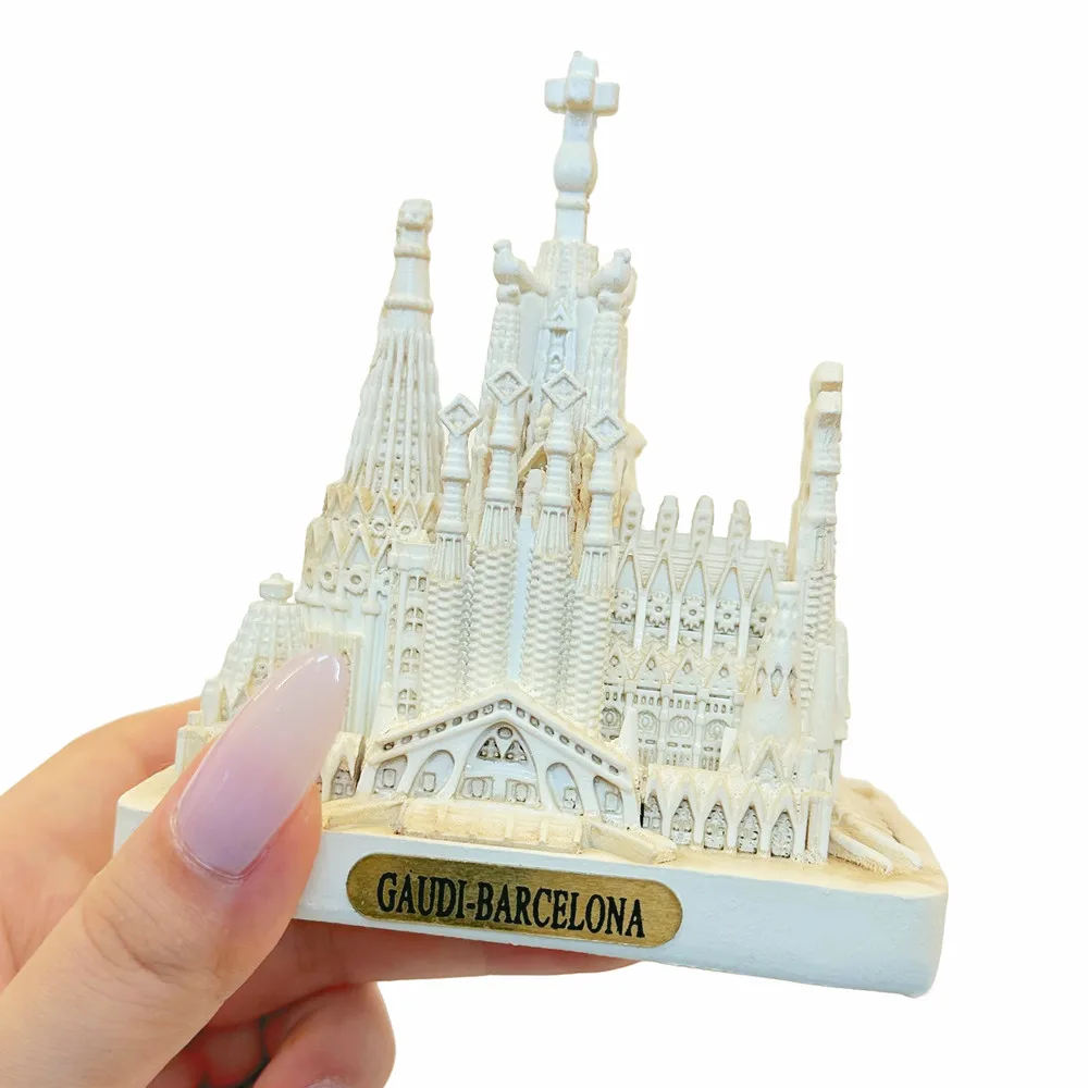 Barcelona Sagrada Família 3D Resin Ornament, Gaudi Landmark Desktop Souvenir, Travel Collectible Decor Gift