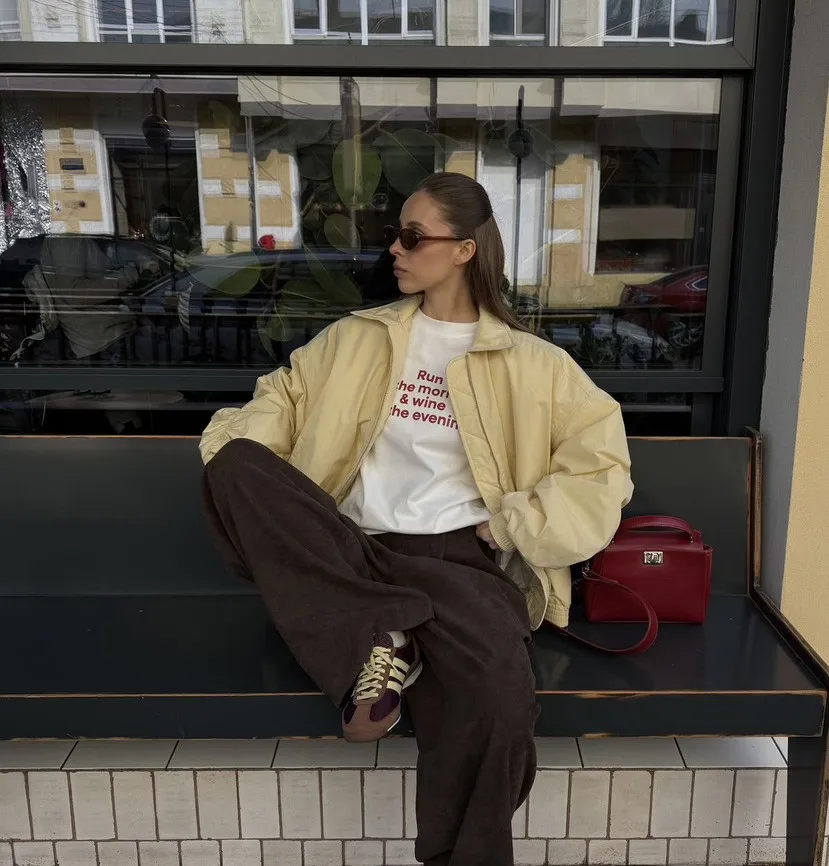 

Женские летние бейсбольные куртки фиолетового цвета, утилитарные, в авиационном стиле, с вышивкой стразами и вышитыми элементами, из плотной шерсти, с возможностью самостоятельной упаковки.