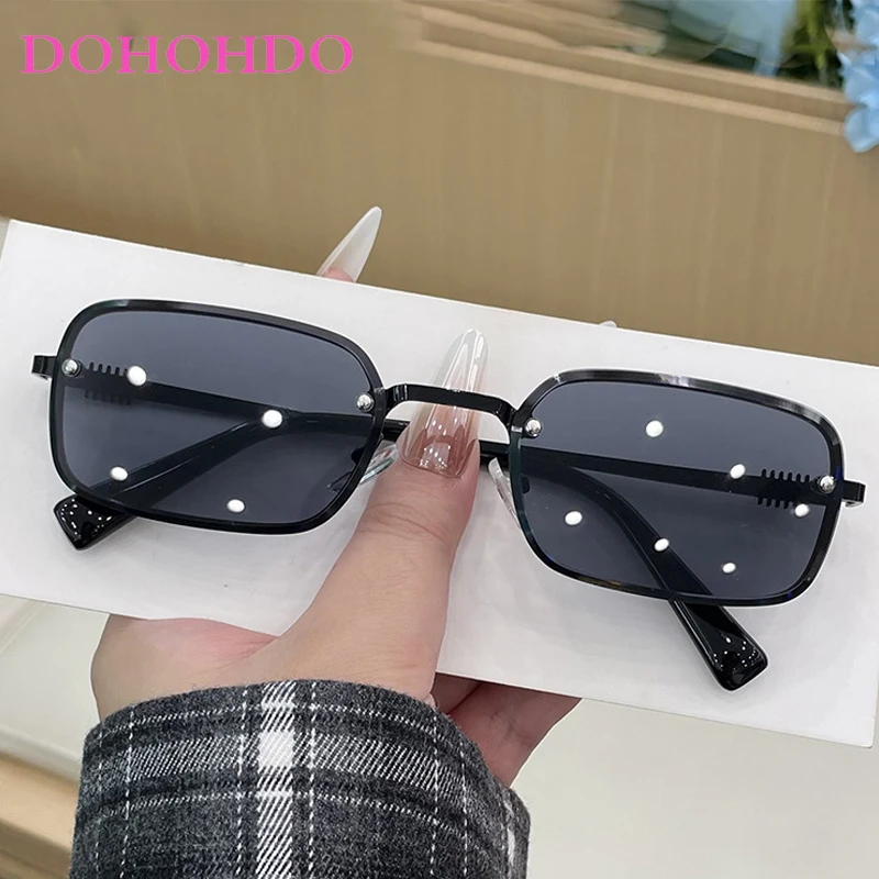 

Metal Small Square Frame Women Sunglasses Trend Luxury Designer Retro Sunglass Men Outdoor Summer Traveling Eyewear Lentes UV400