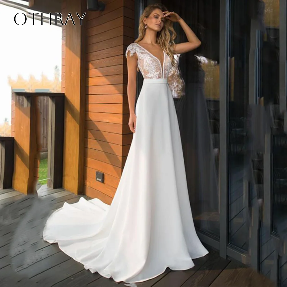 Brautkleider in A-Linie mit V-Ausschnitt, Satin, Spitze, kurzen Ärmeln, plissiert, mit Schleppe, individuell gestaltet, Rode De Morie