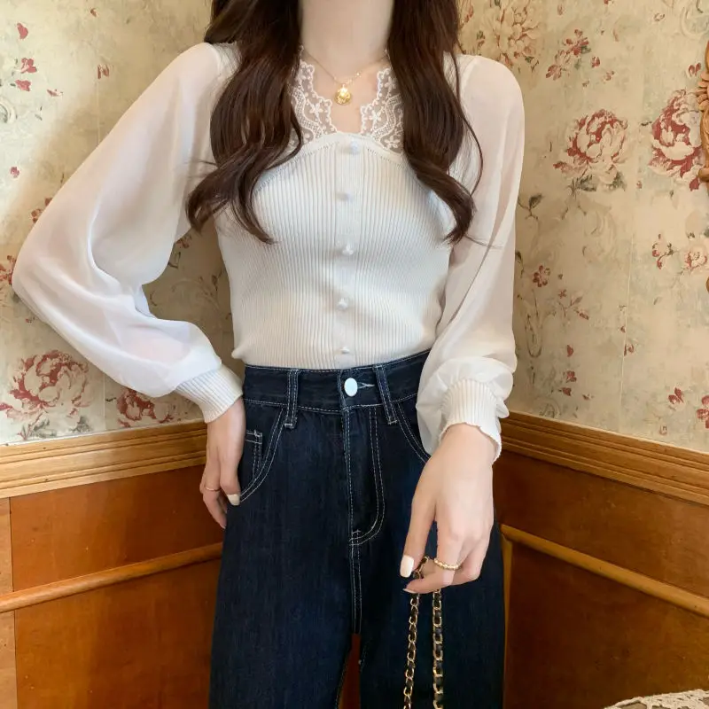 เสื้อไหมพรมแขนยาวคอวีสีพื้นแต่งลูกปัดและลายลูกไม้สไตล์ใหม่สำหรับฤดูใบไม้ร่วง