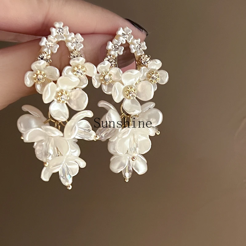 

French retro flower zircon fringed earrings, high-end niche design temperament