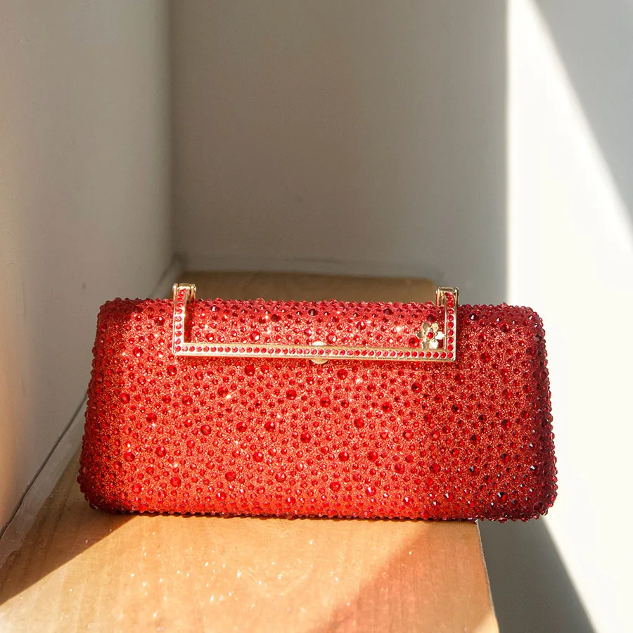 Retro diamond-encrusted metal lock, exquisite bright glitter, fine shines, high-end gorgeous dress, dinner bag