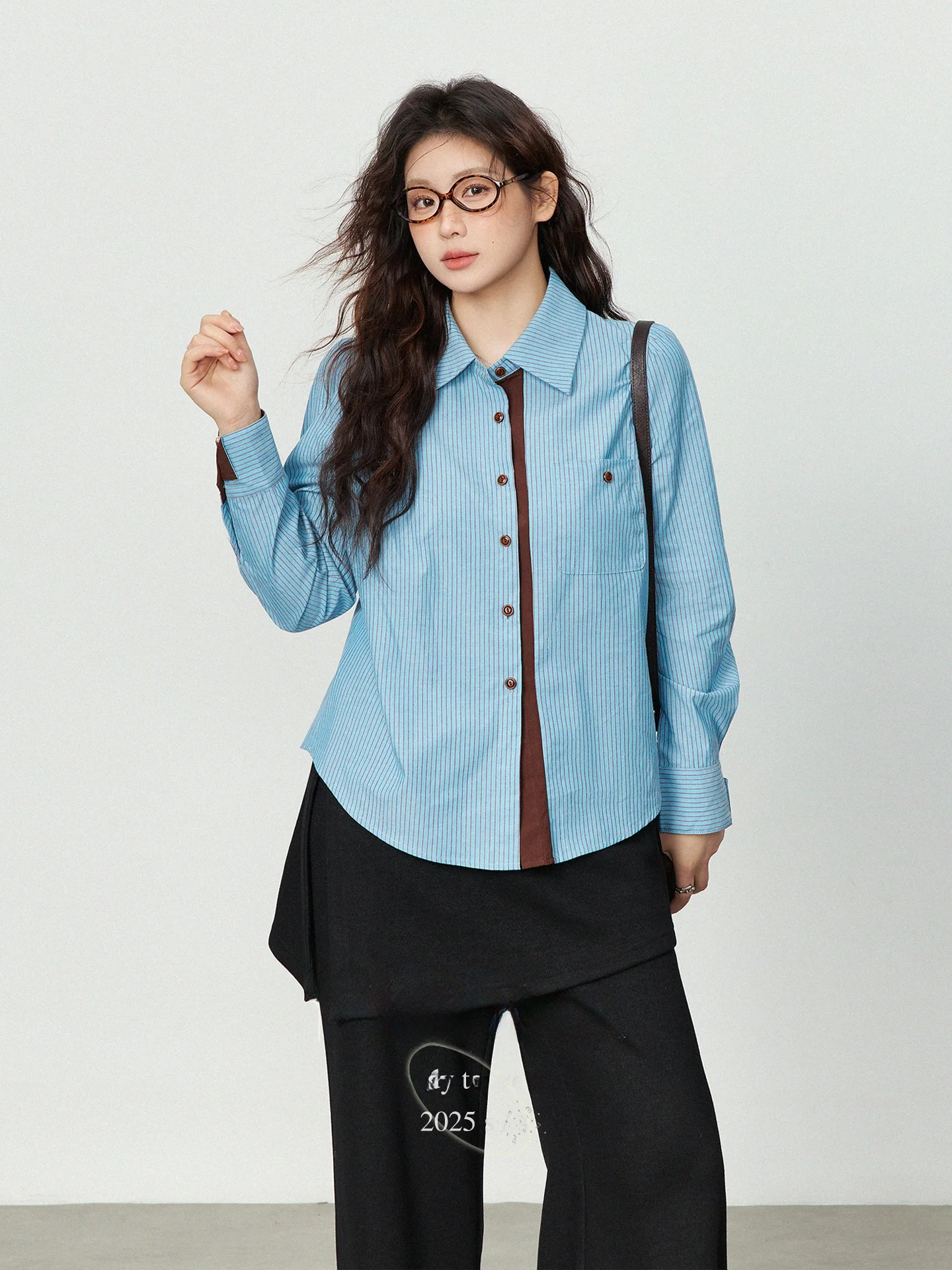 

Синяя рубашка с длинными рукавами и вертикальными полосками для женщин больших размеров Ele � � Повседневный топ Commuter Sle Artistic контрастного цвета