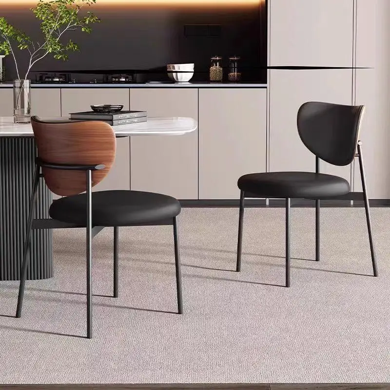 Italian luxury dining chair retro style modern simple high-end feel heart-shaped retro solid wood Internet celebrity